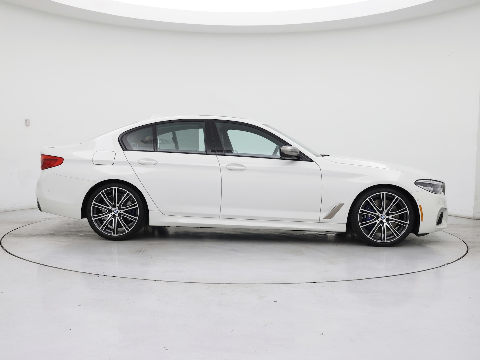 2020 BMW 5 Series M550i - Photo 8