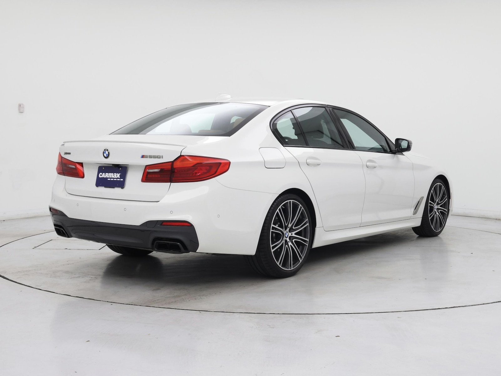 2020 BMW 5 Series M550i - Photo 9