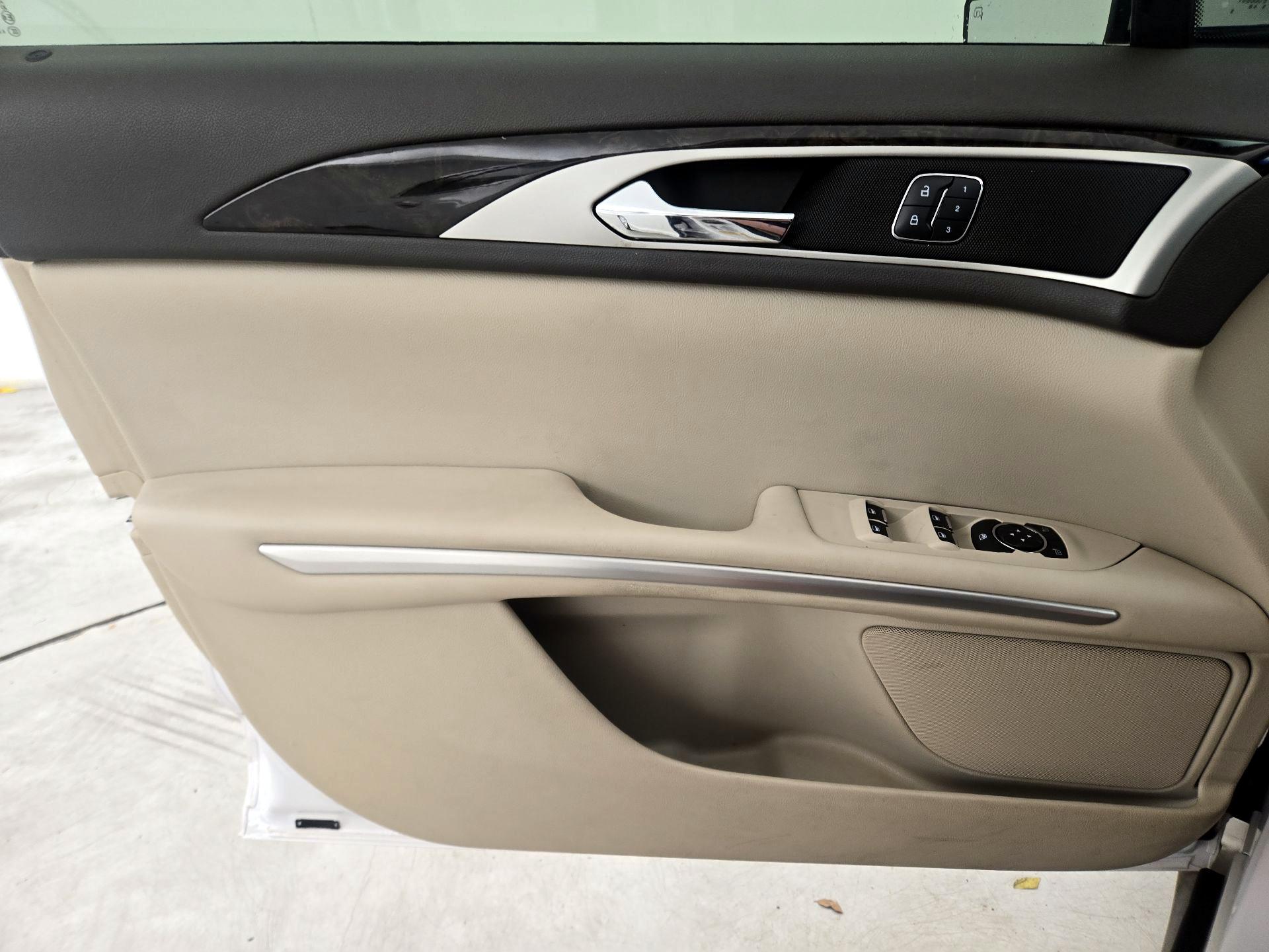 Thumbnail: 2016 Lincoln MKZ - 12