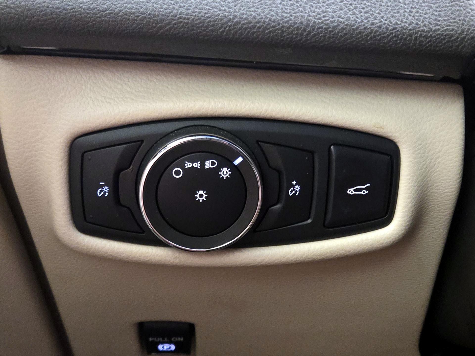 Thumbnail: 2016 Lincoln MKZ - 13