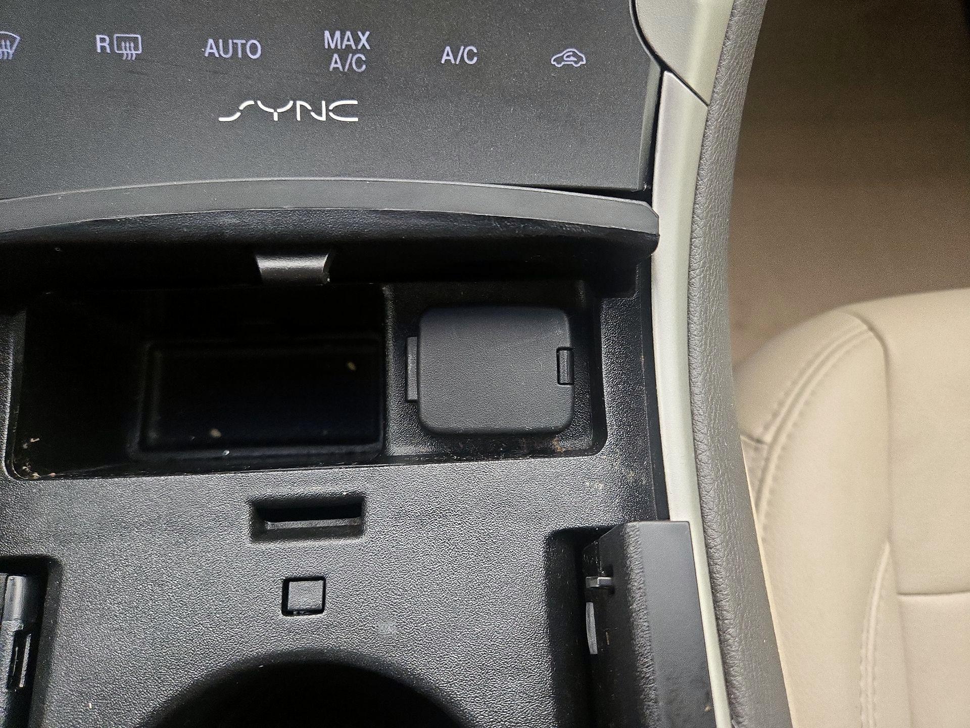 Thumbnail: 2016 Lincoln MKZ - 18