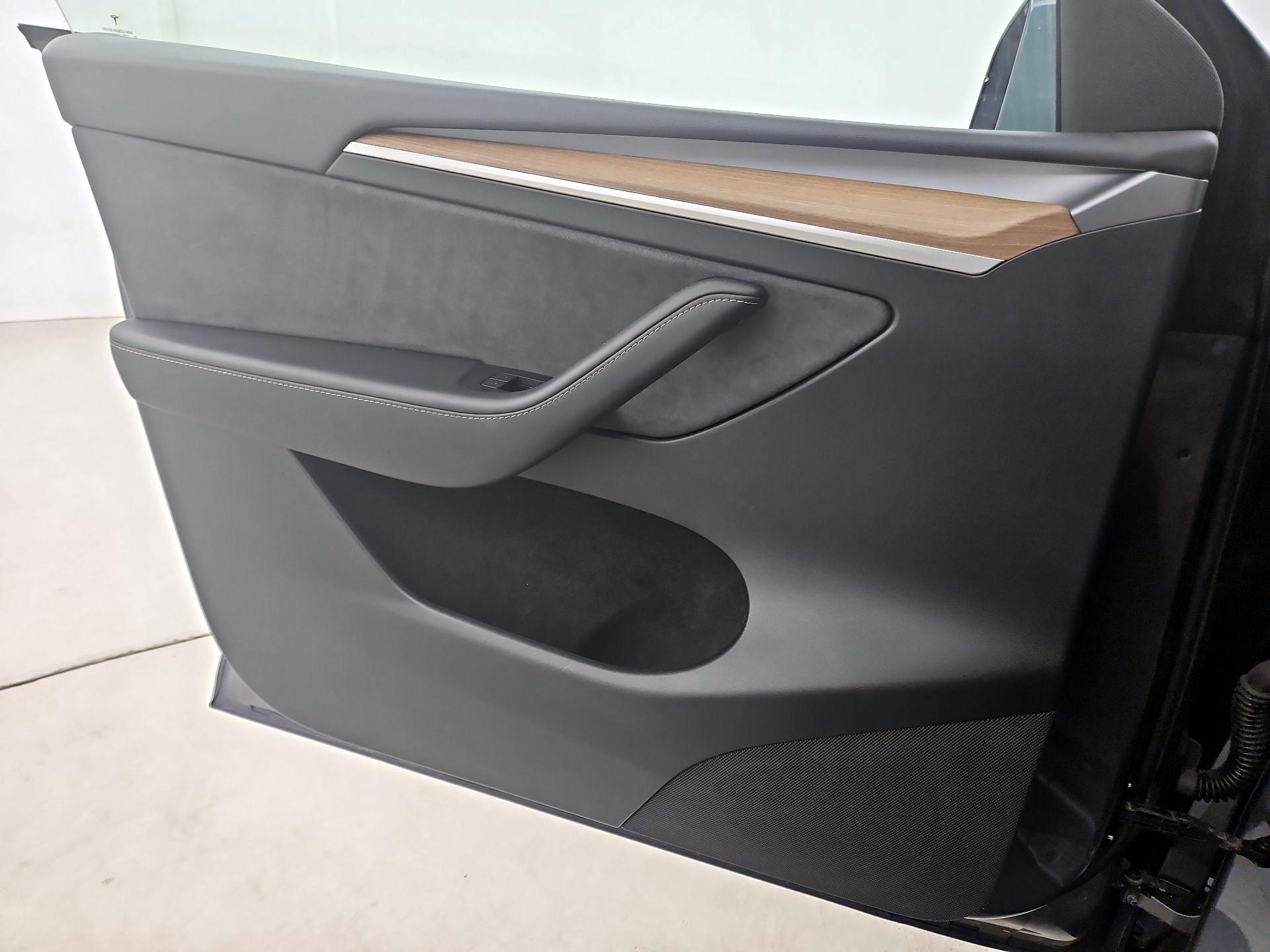 Thumbnail: 2023 Tesla Model Y - 12