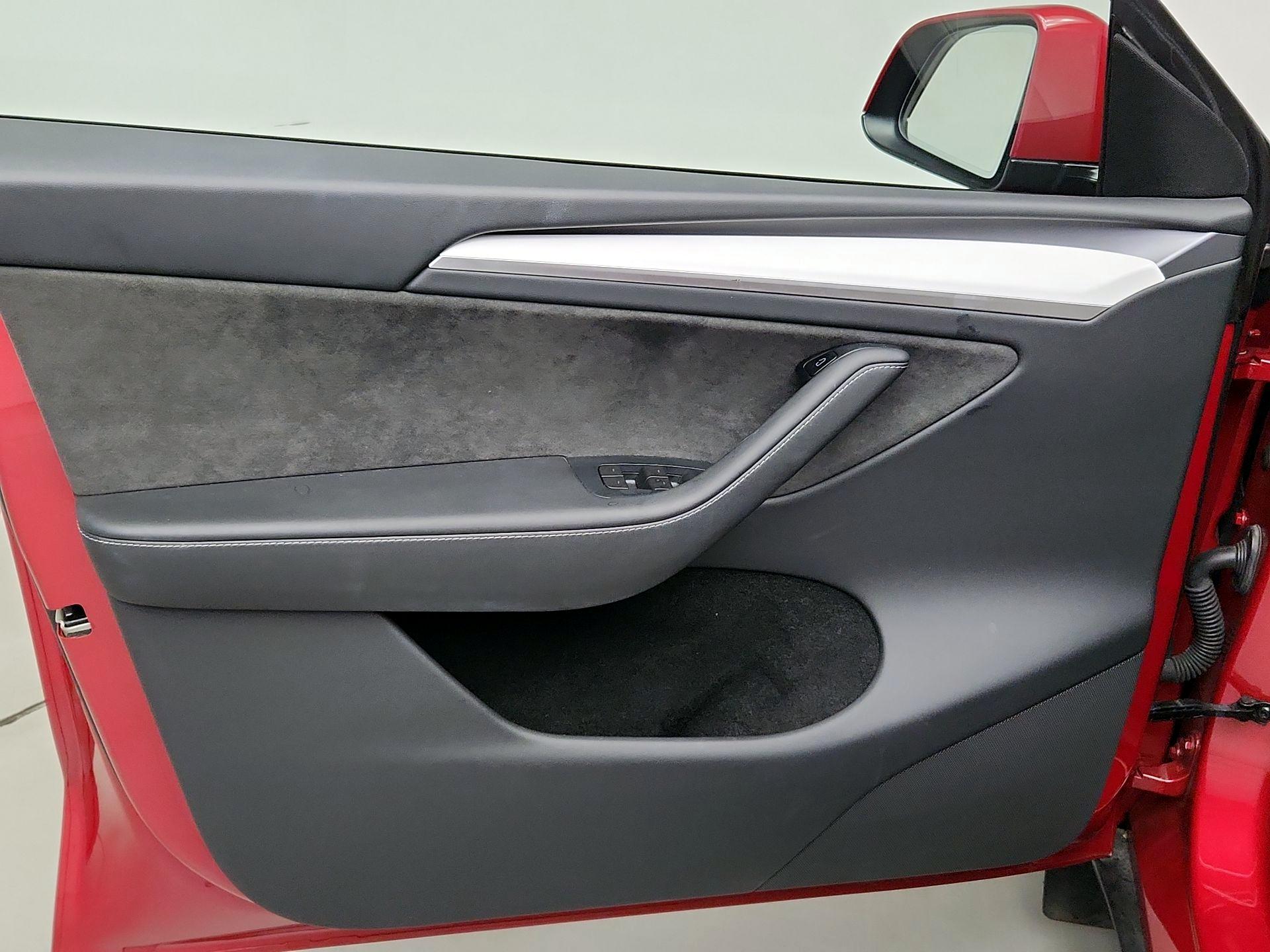 Thumbnail: 2023 Tesla Model Y - 12