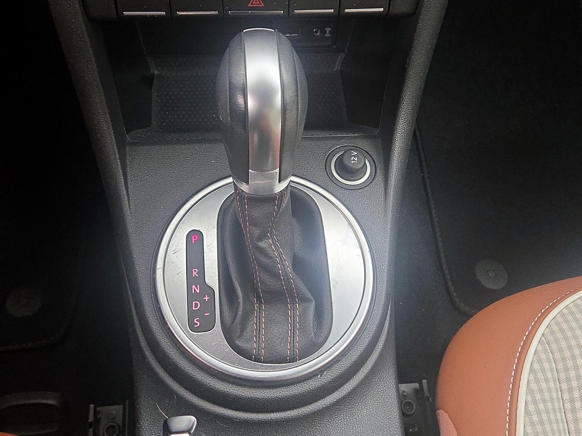 Thumbnail: 2016 Volkswagen Beetle - 17
