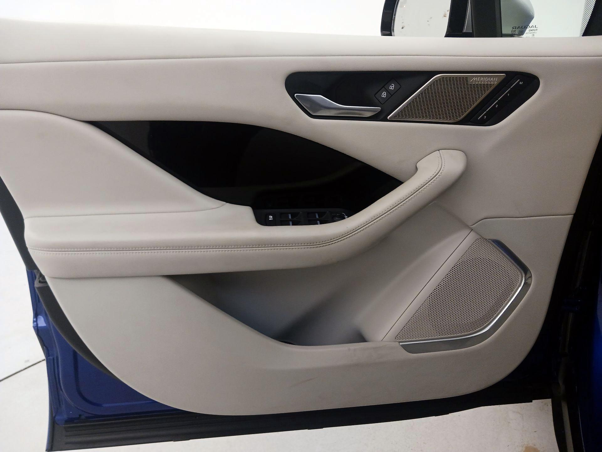Thumbnail: 2022 Jaguar I-Pace - 12