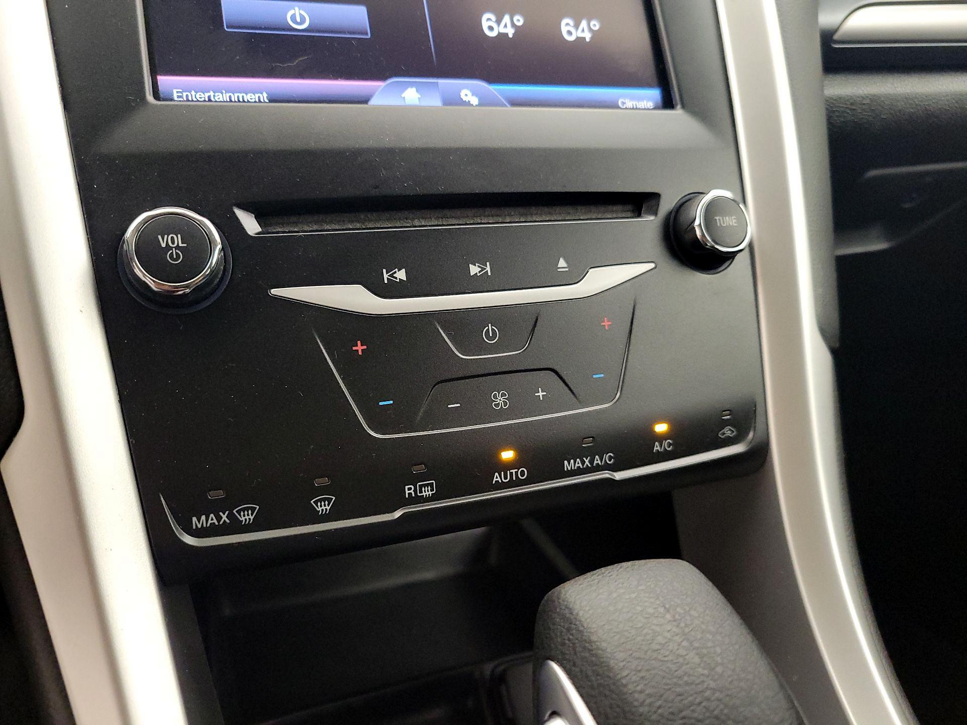 Thumbnail: 2014 Ford Fusion - 16