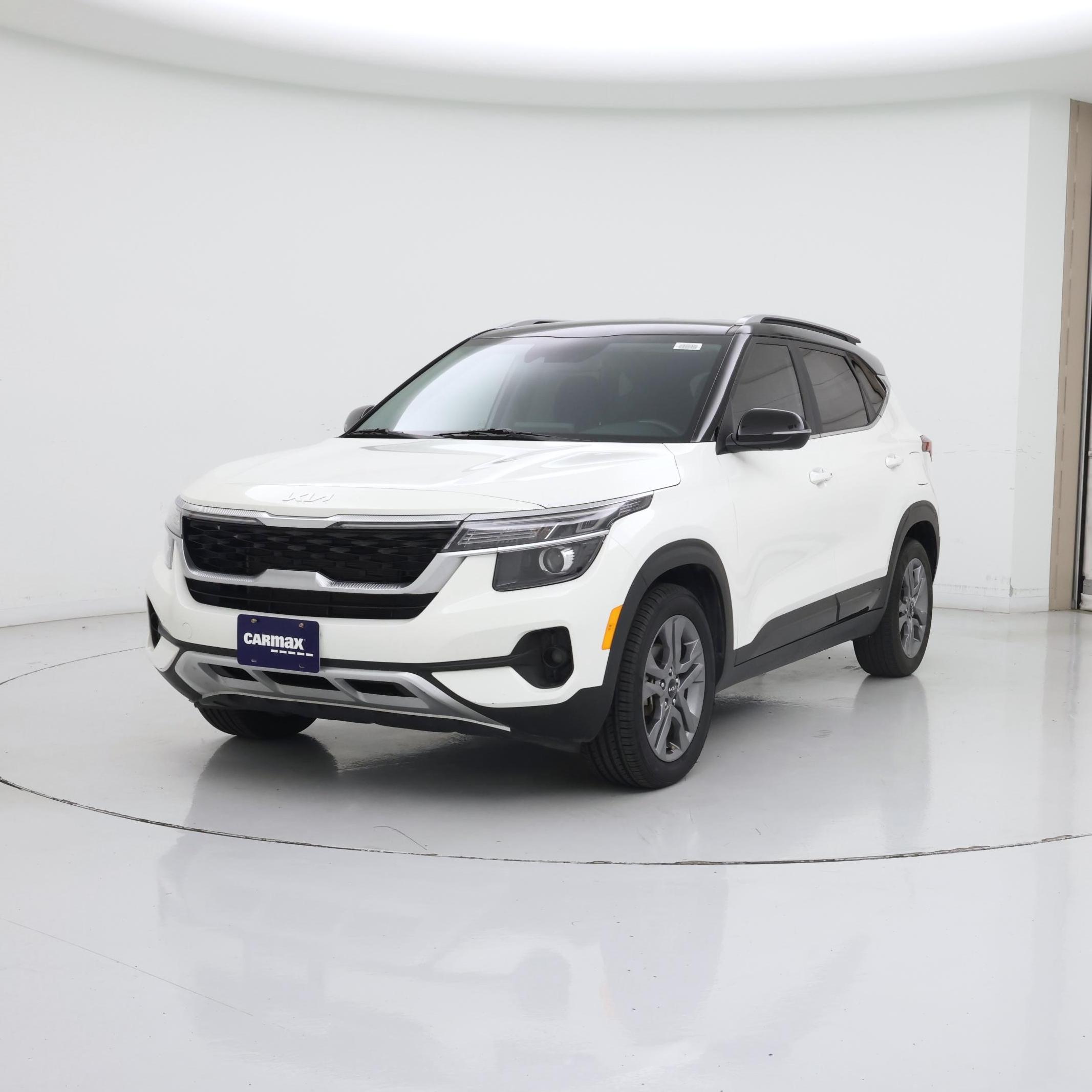 Thumbnail: 2023 Kia Seltos - 4