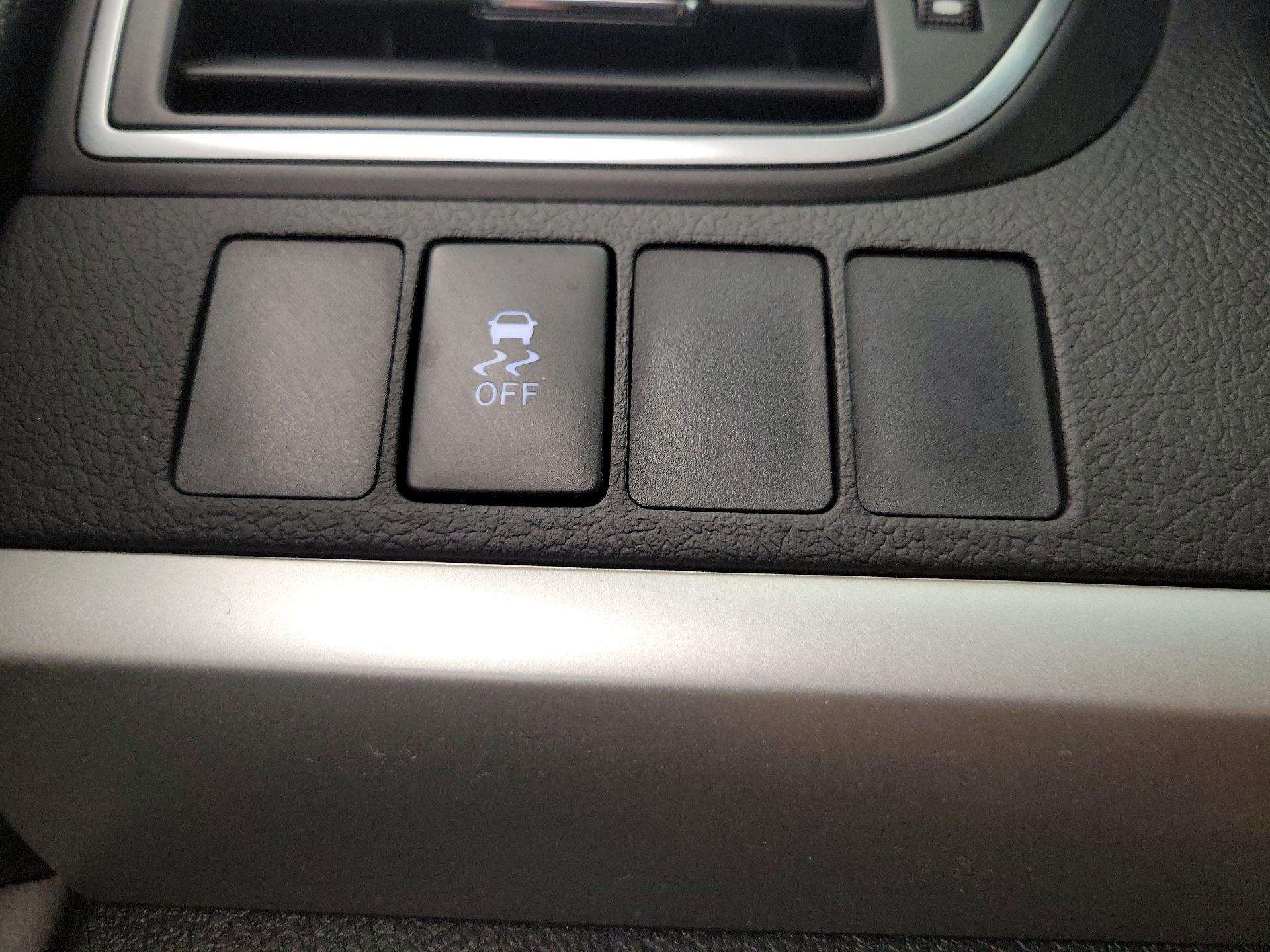 Thumbnail: 2016 Toyota Camry - 13