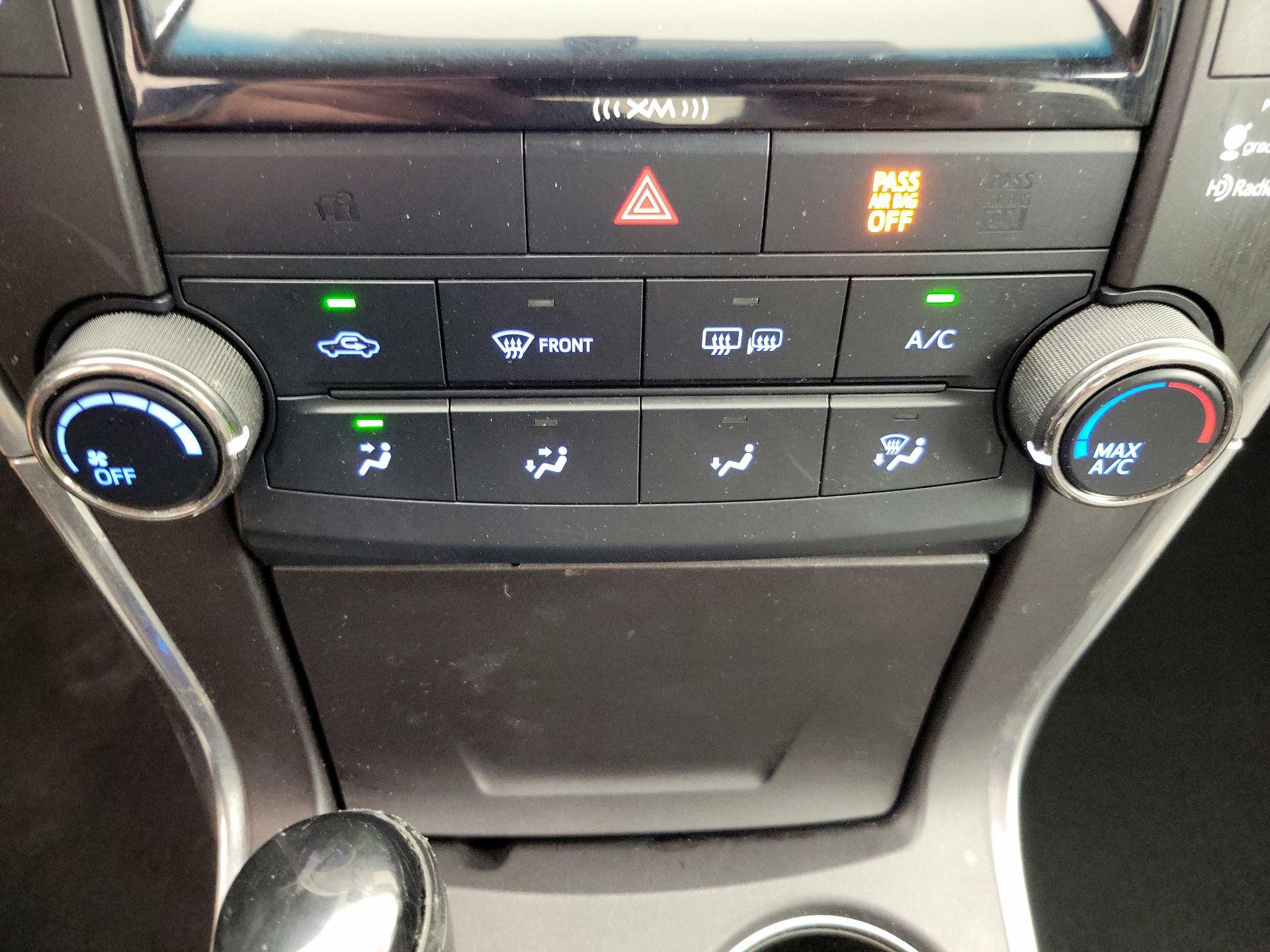 Thumbnail: 2016 Toyota Camry - 17