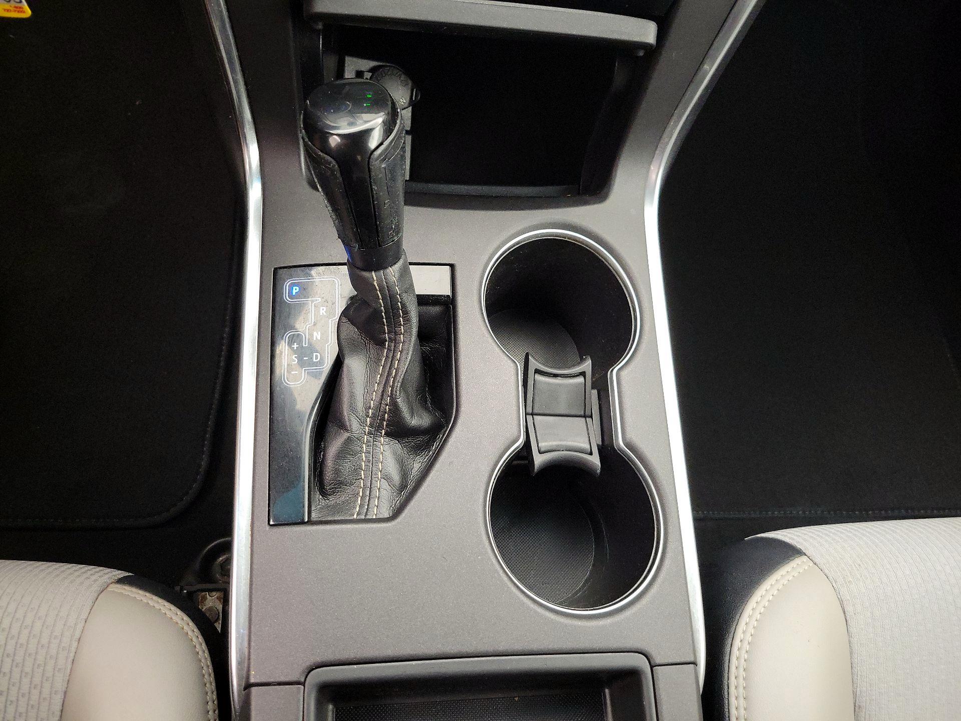 Thumbnail: 2016 Toyota Camry - 18