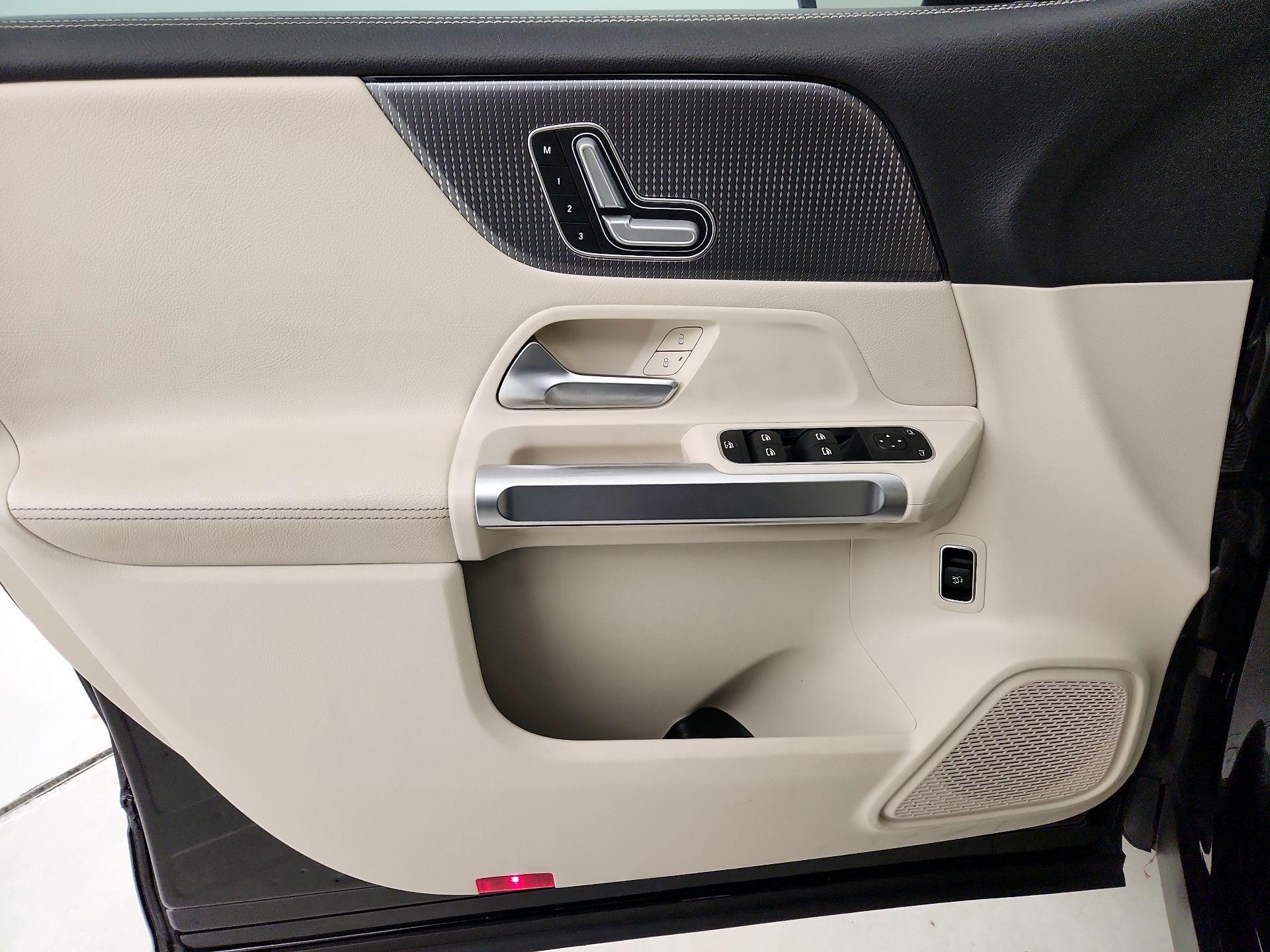 Thumbnail: 2021 Mercedes-Benz GLB - 12