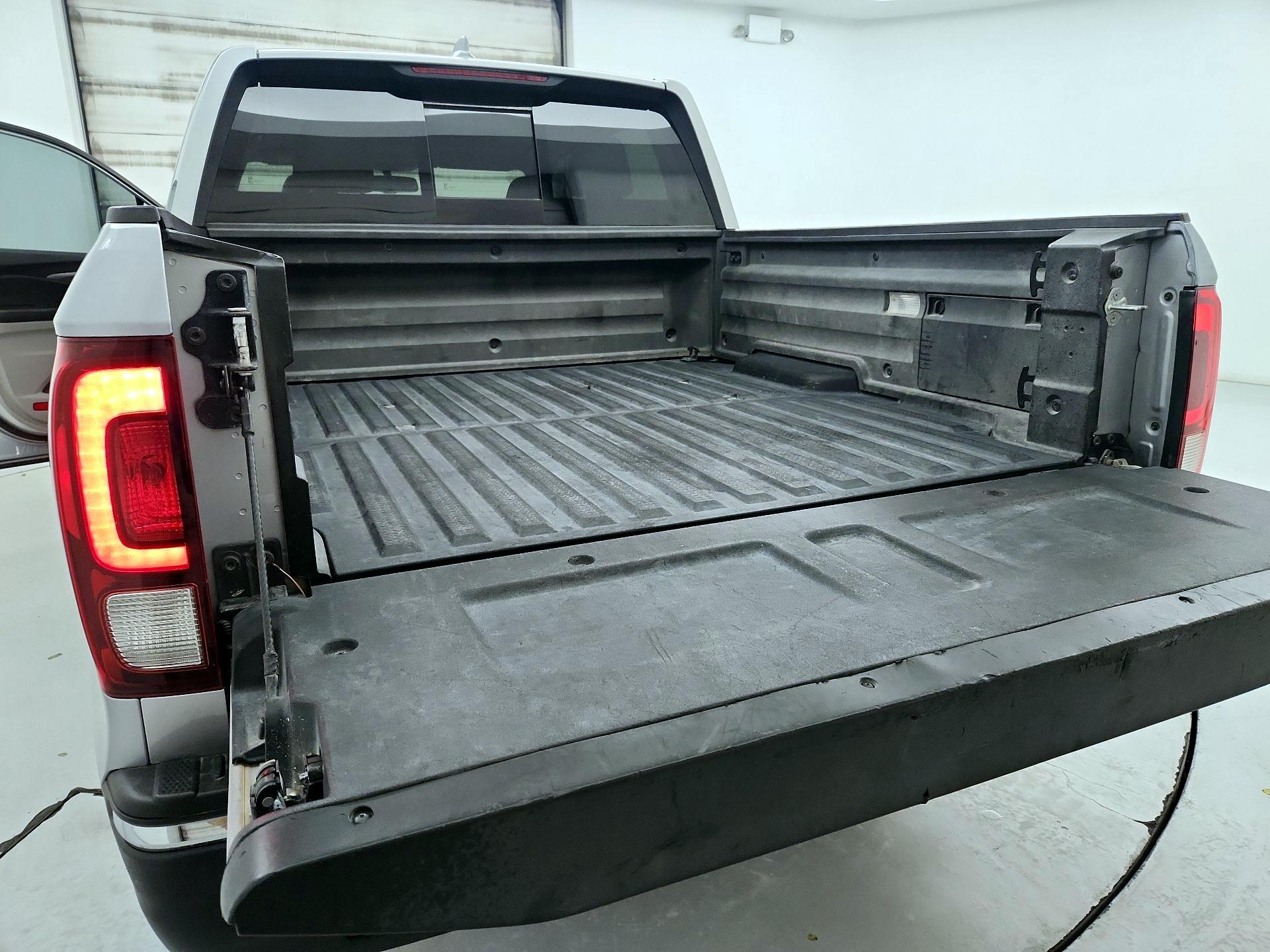 Thumbnail: 2019 Honda Ridgeline - 20