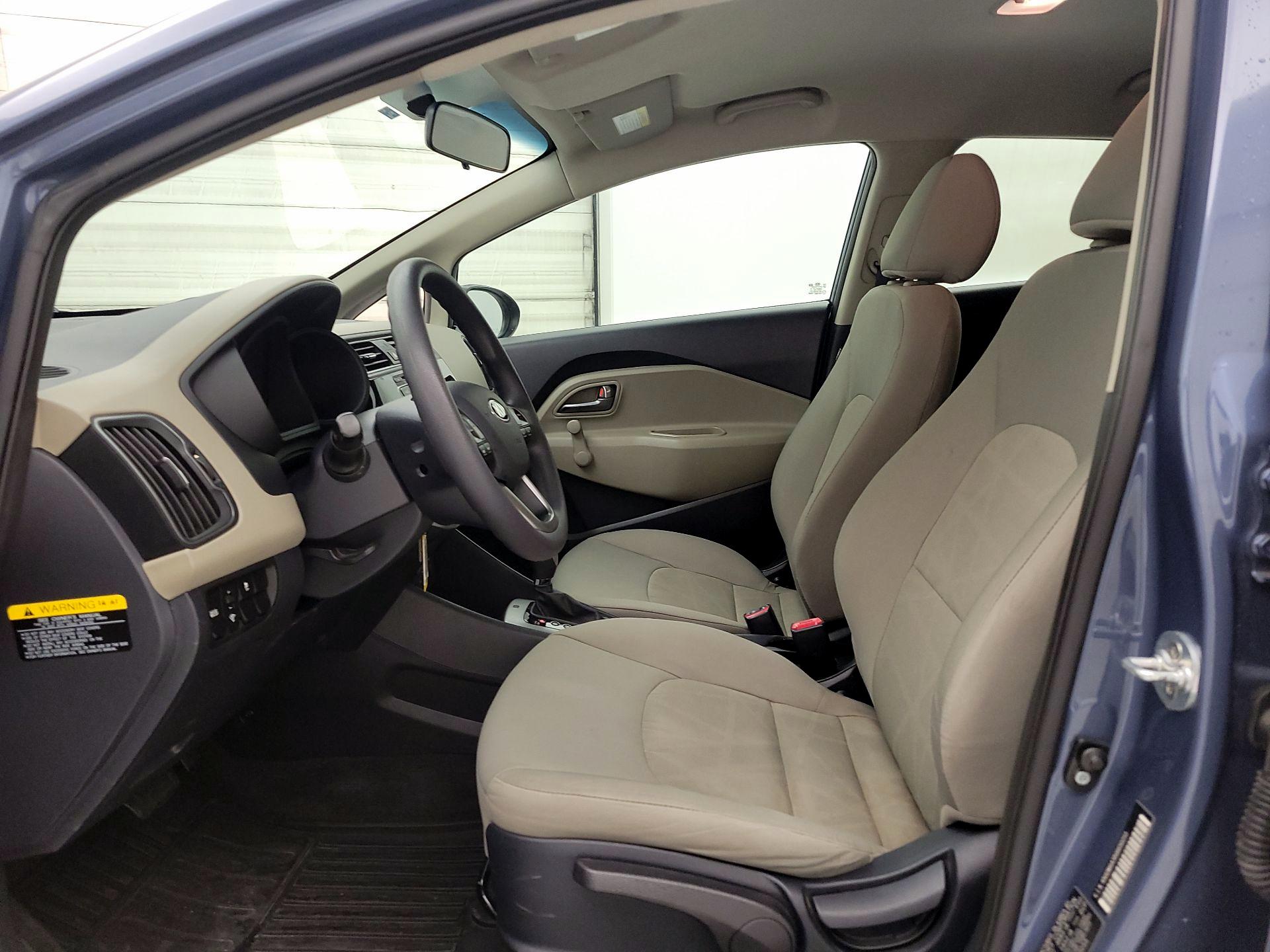 Thumbnail: 2016 Kia Rio - 11