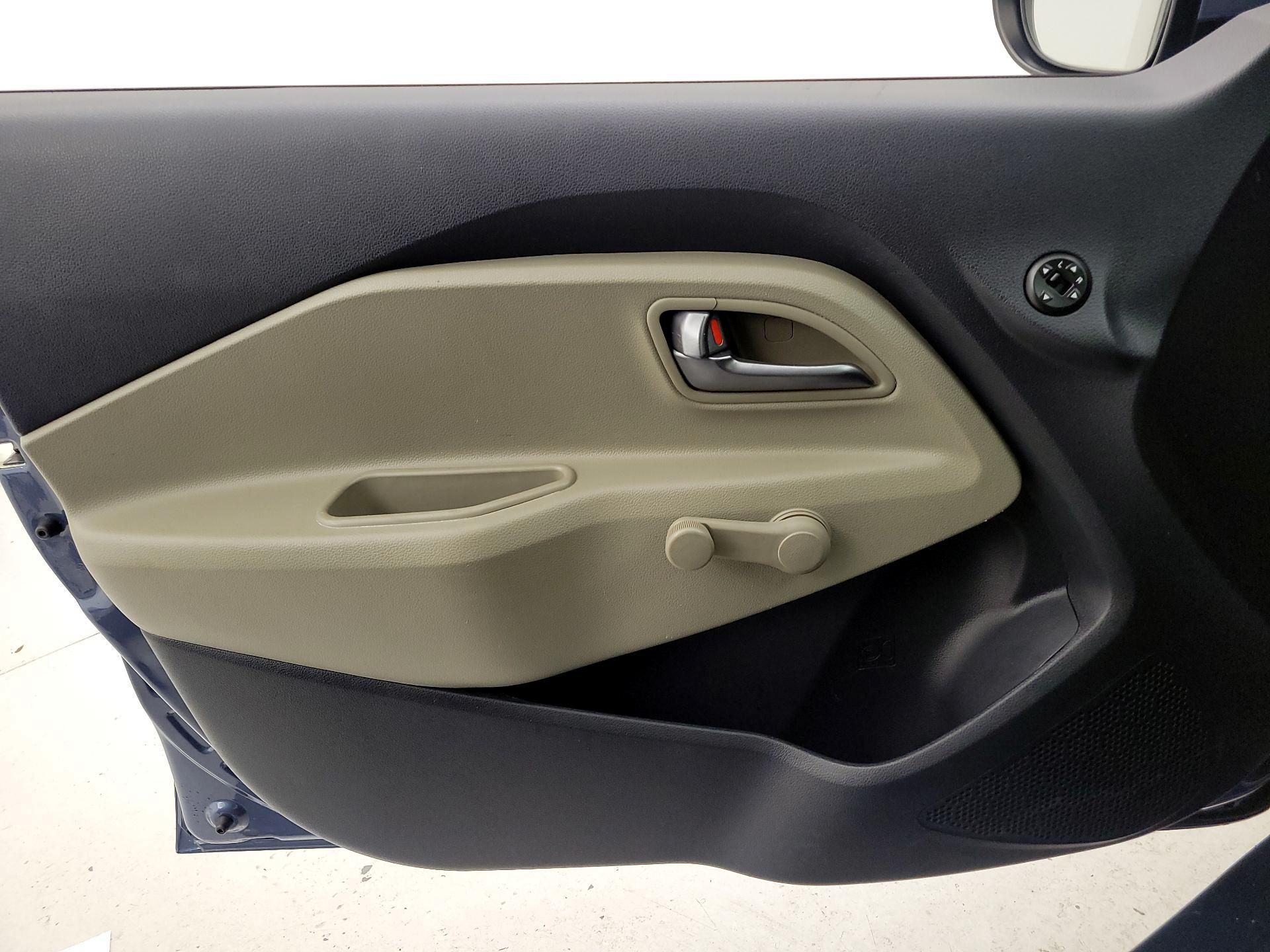 Thumbnail: 2016 Kia Rio - 12