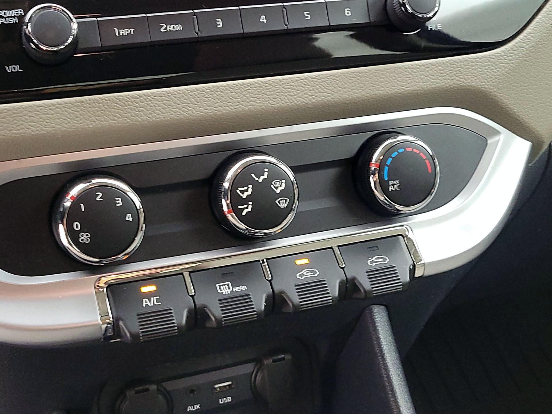 Thumbnail: 2016 Kia Rio - 15