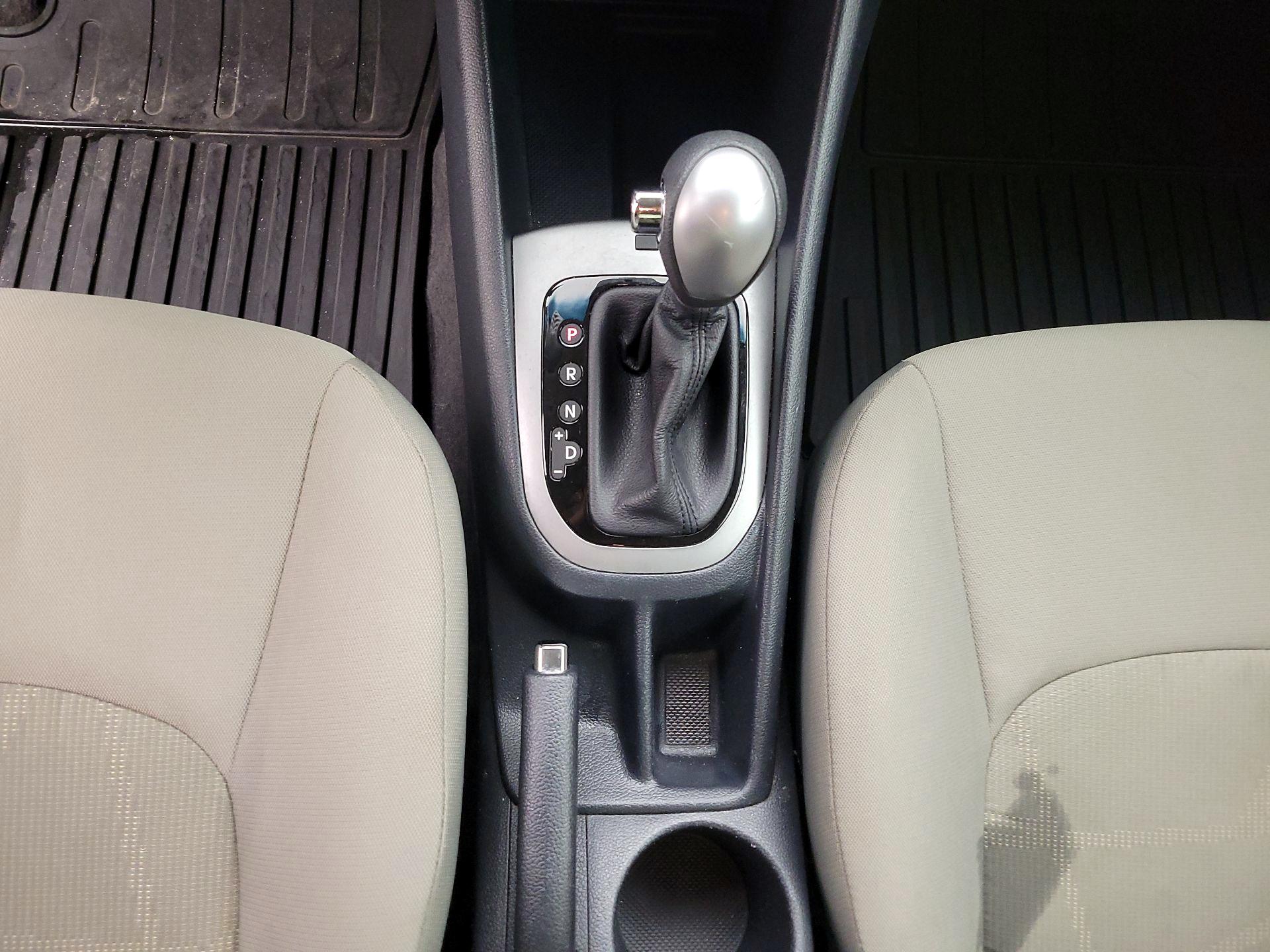 Thumbnail: 2016 Kia Rio - 16