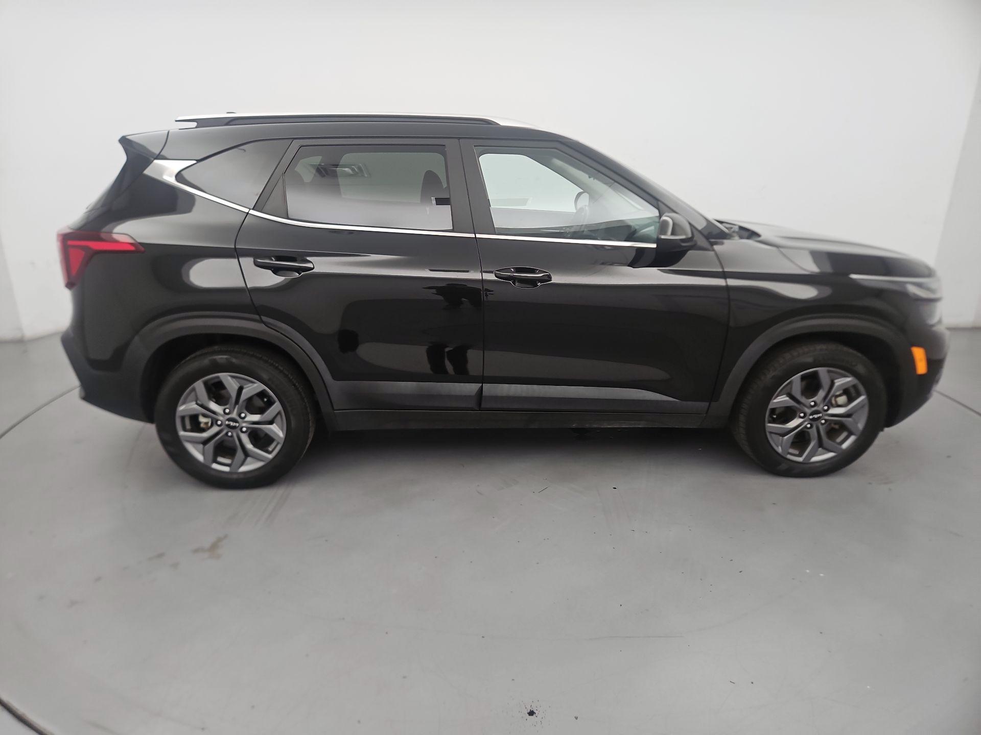 Thumbnail: 2024 Kia Seltos - 4