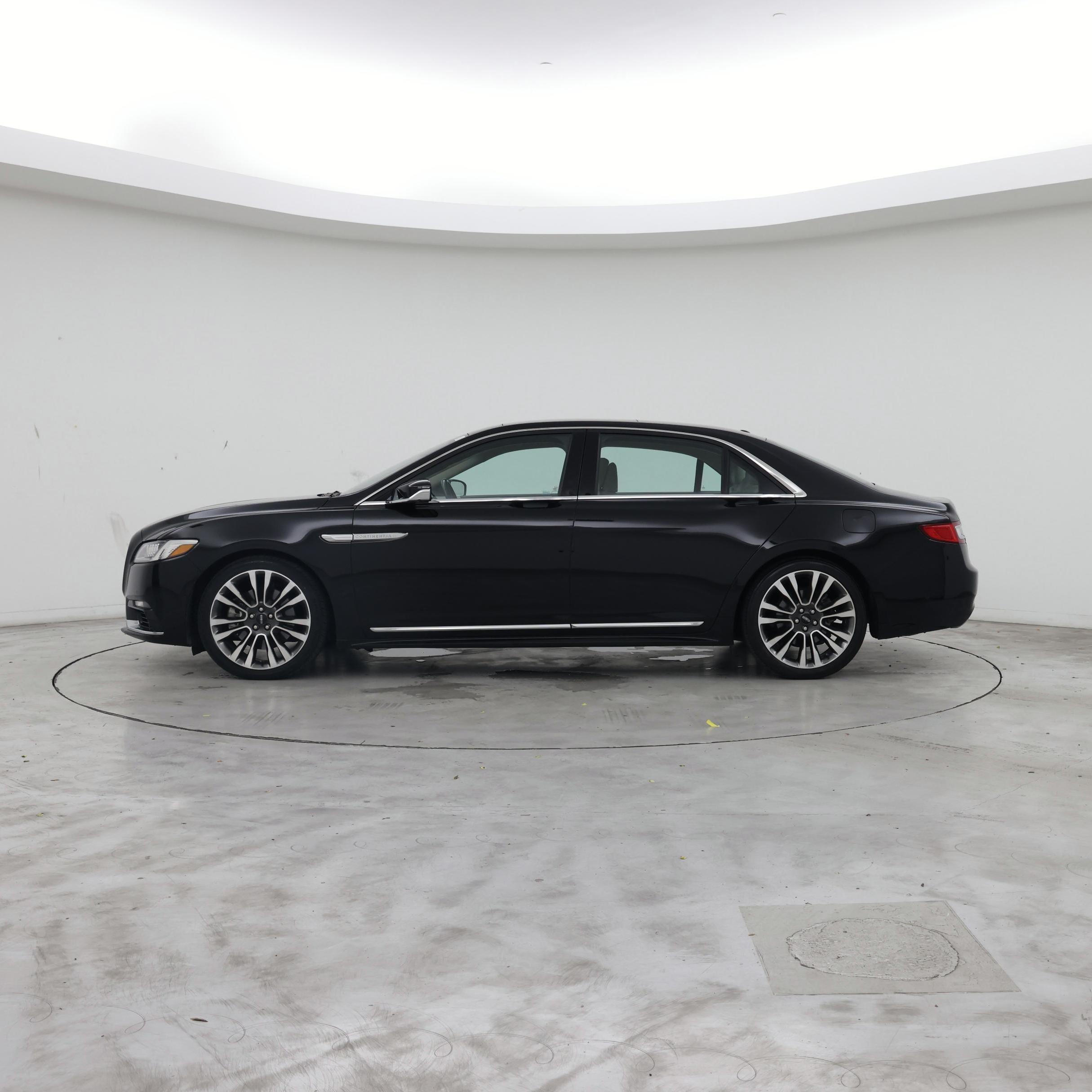 Thumbnail: 2017 Lincoln Continental - 3