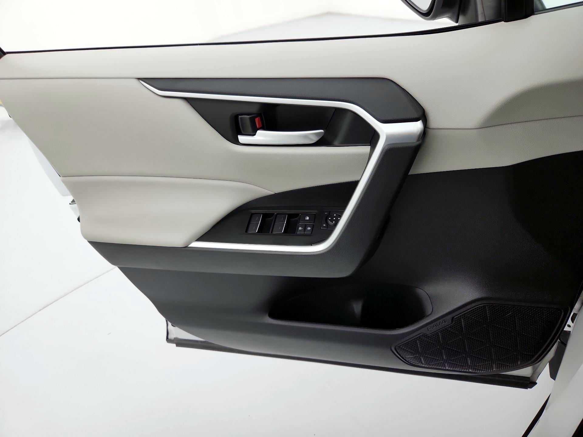 Thumbnail: 2025 Toyota RAV4 - 12