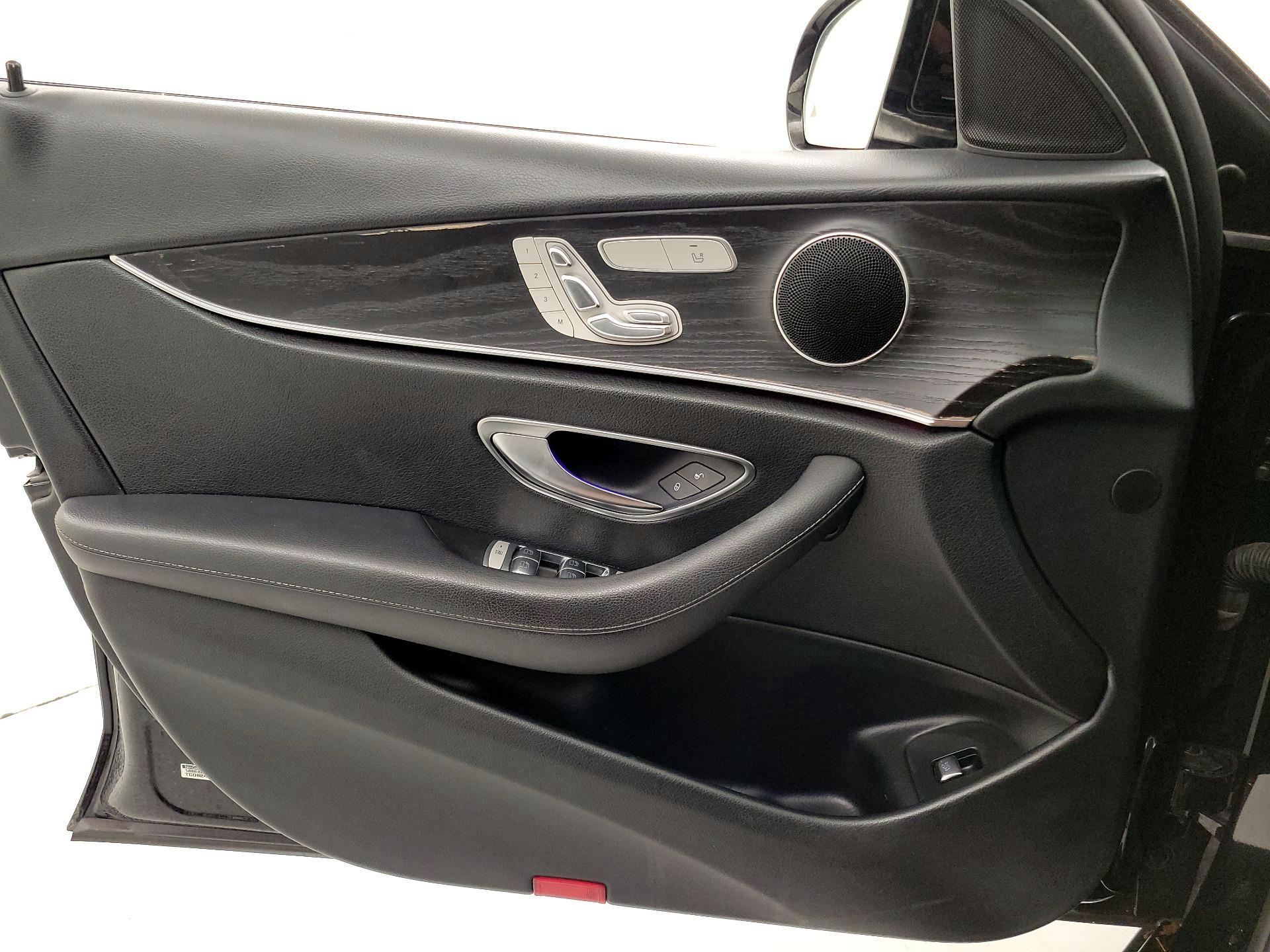 Thumbnail: 2020 Mercedes-Benz E-Class - 12