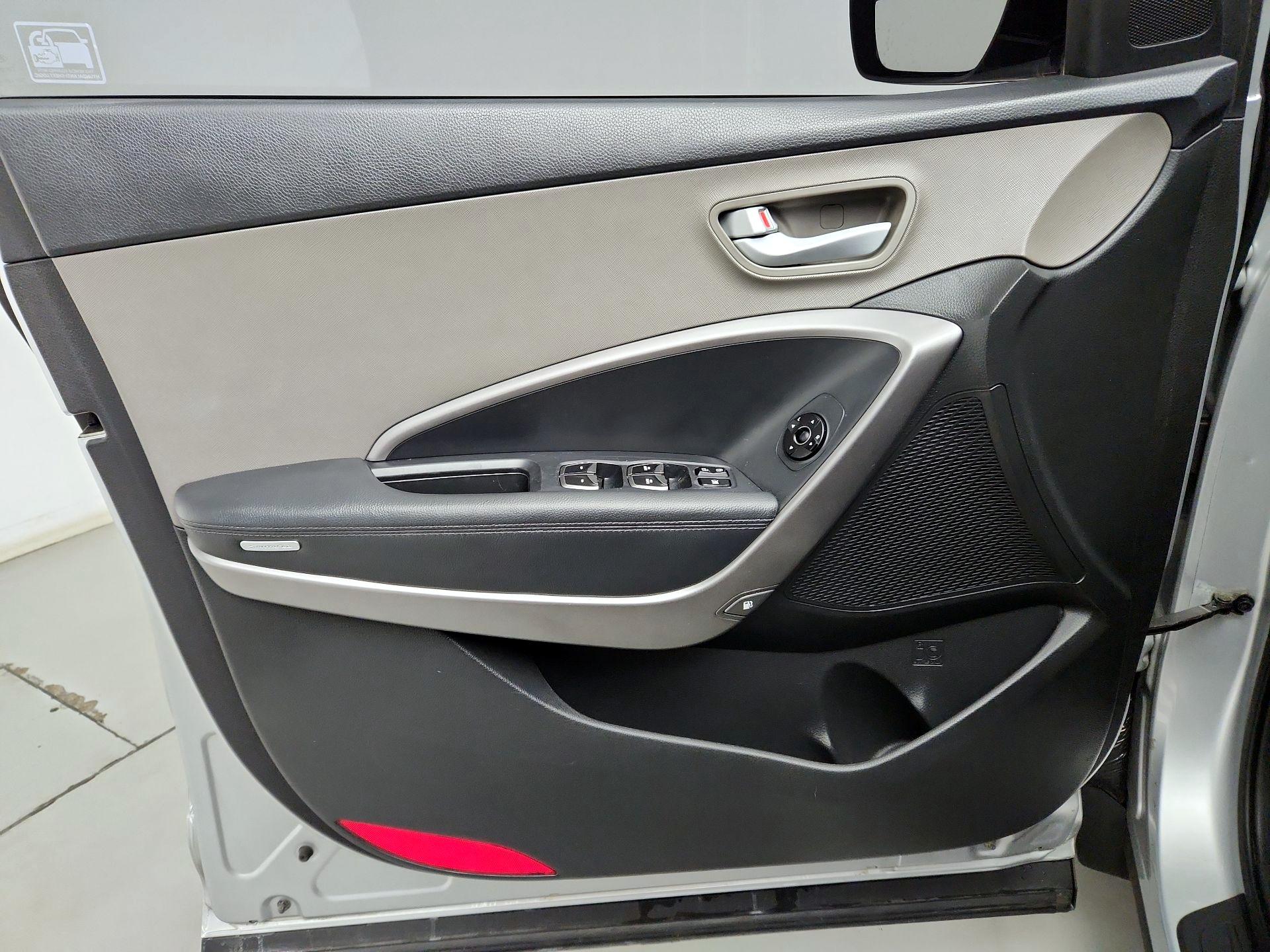 Thumbnail: 2016 Hyundai Santa Fe - 12