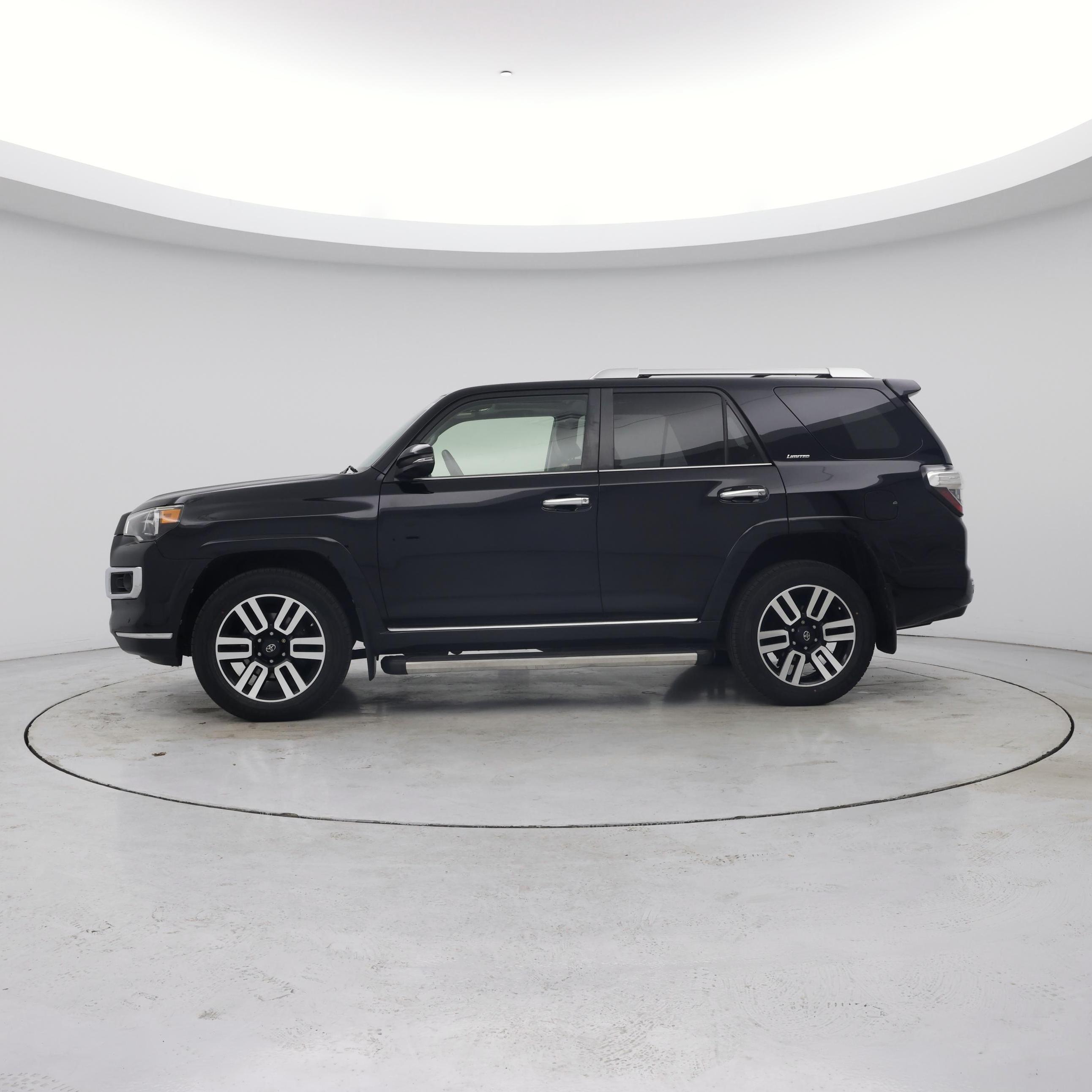 Thumbnail: 2017 Toyota 4Runner - 3