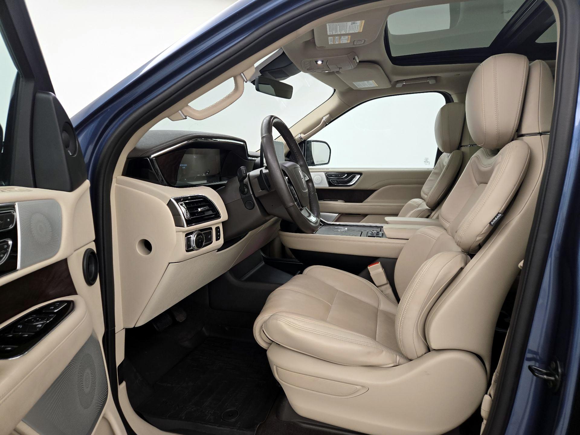 Thumbnail: 2020 Lincoln Navigator L - 11
