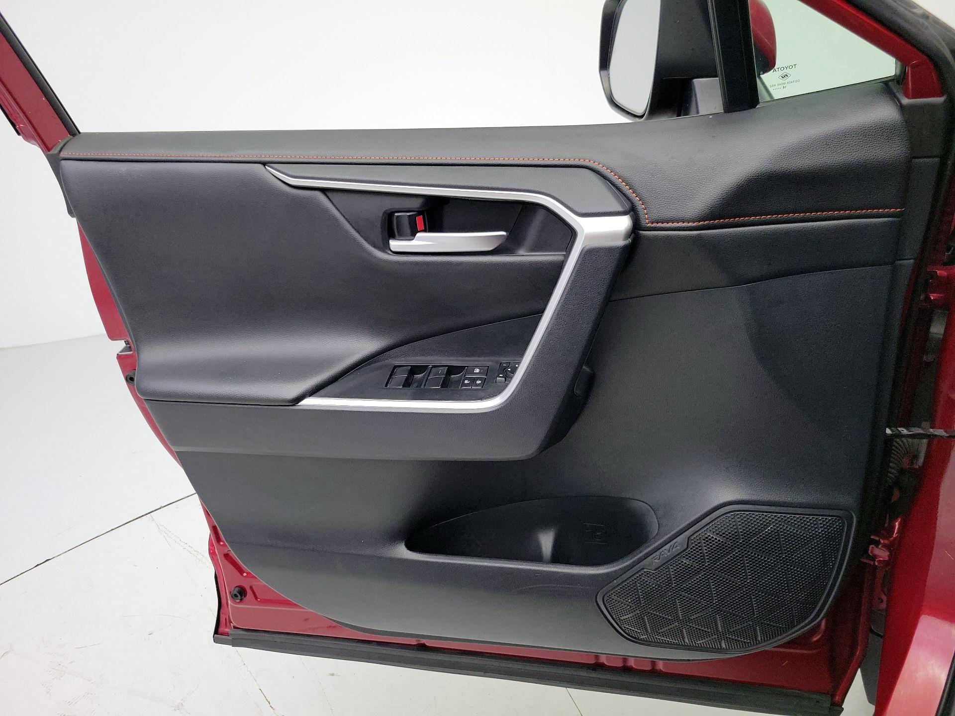 Thumbnail: 2019 Toyota RAV4 - 12