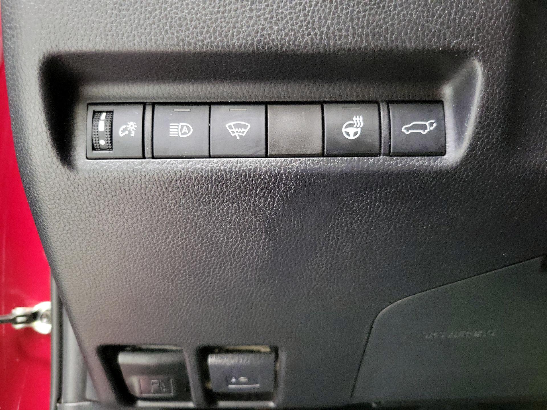 Thumbnail: 2019 Toyota RAV4 - 13