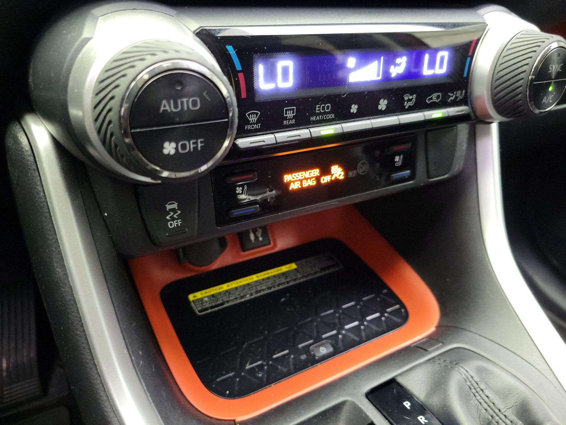 Thumbnail: 2019 Toyota RAV4 - 17