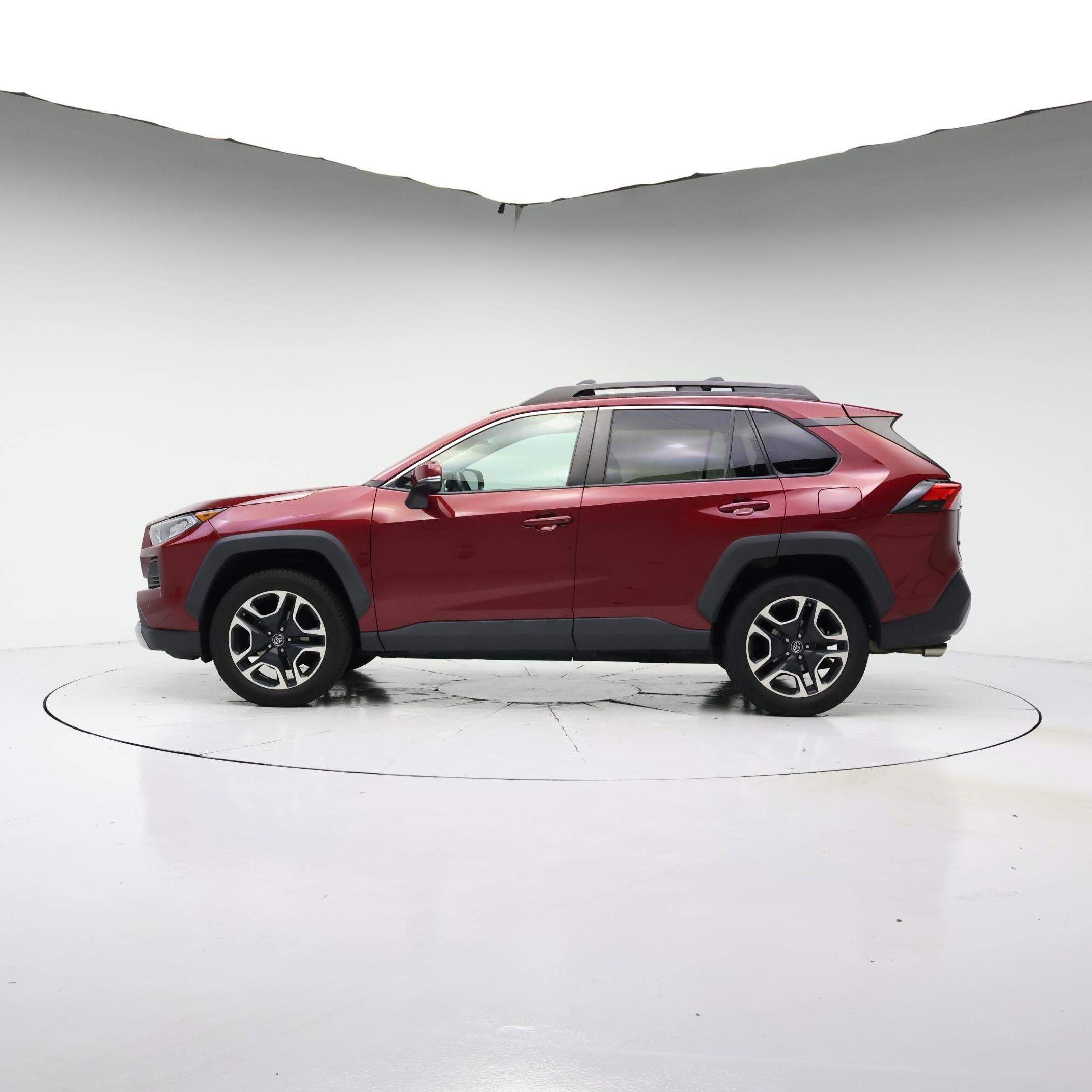 Thumbnail: 2019 Toyota RAV4 - 3