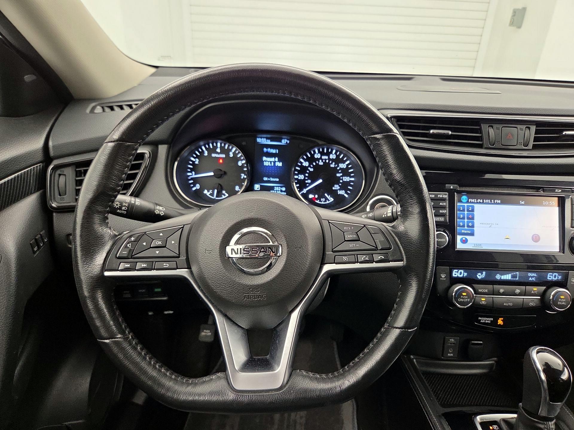 Thumbnail: 2017 Nissan Rogue - 10