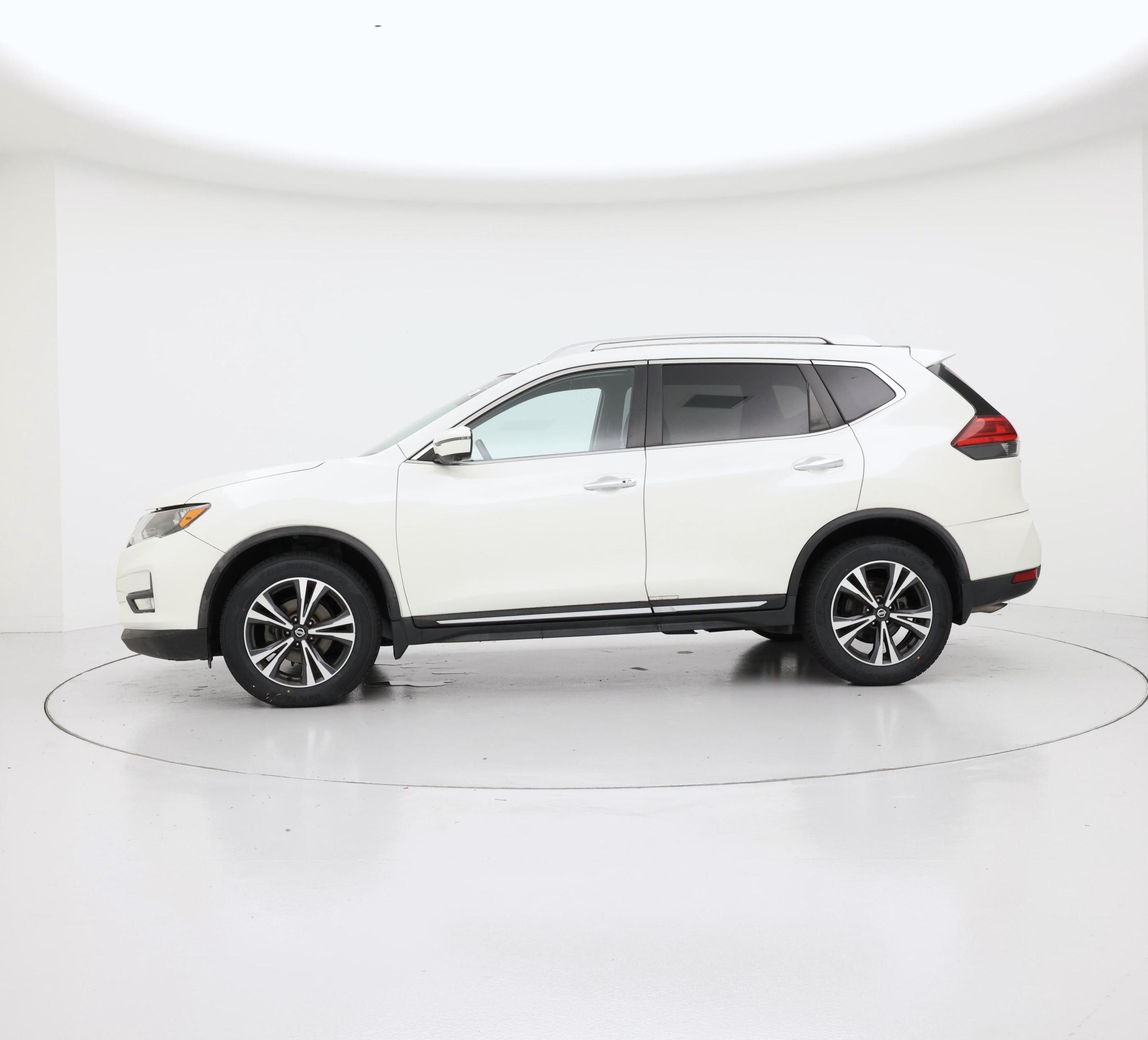 Thumbnail: 2017 Nissan Rogue - 3