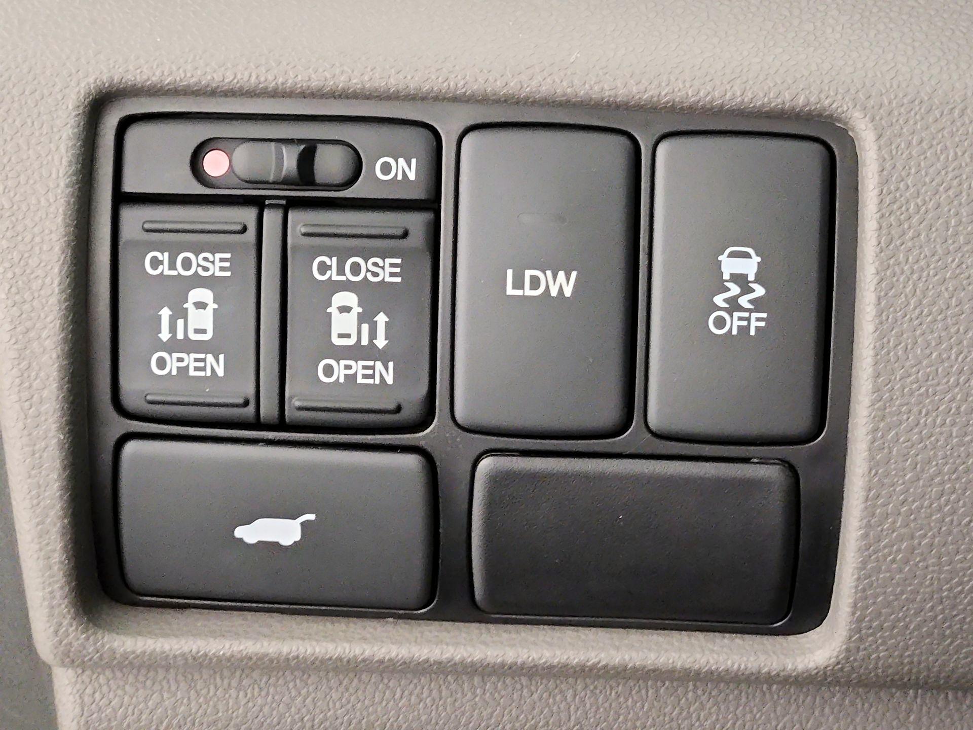 Thumbnail: 2016 Honda Odyssey - 12