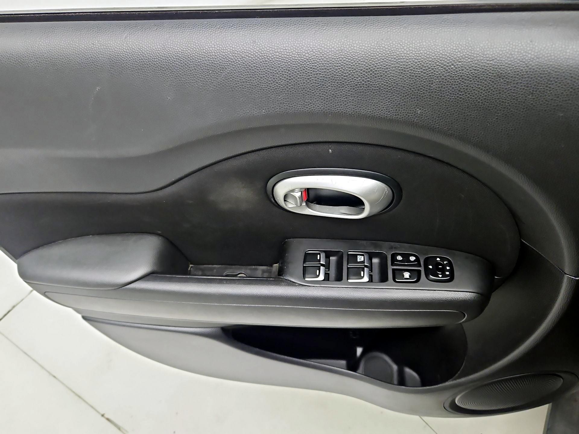 Thumbnail: 2019 Kia Soul - 12