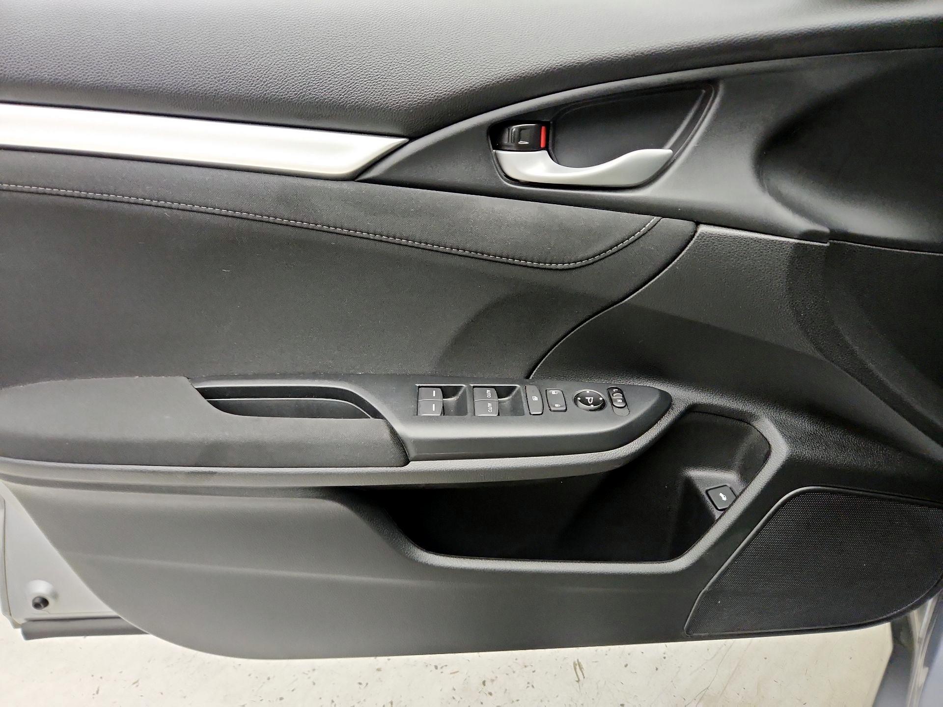 Thumbnail: 2016 Honda Civic - 12