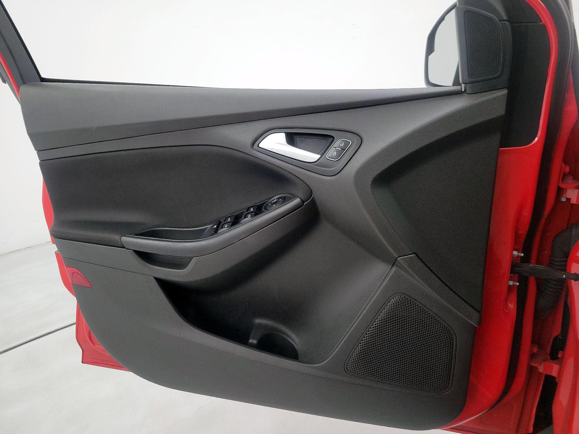 Thumbnail: 2016 Ford Focus - 12