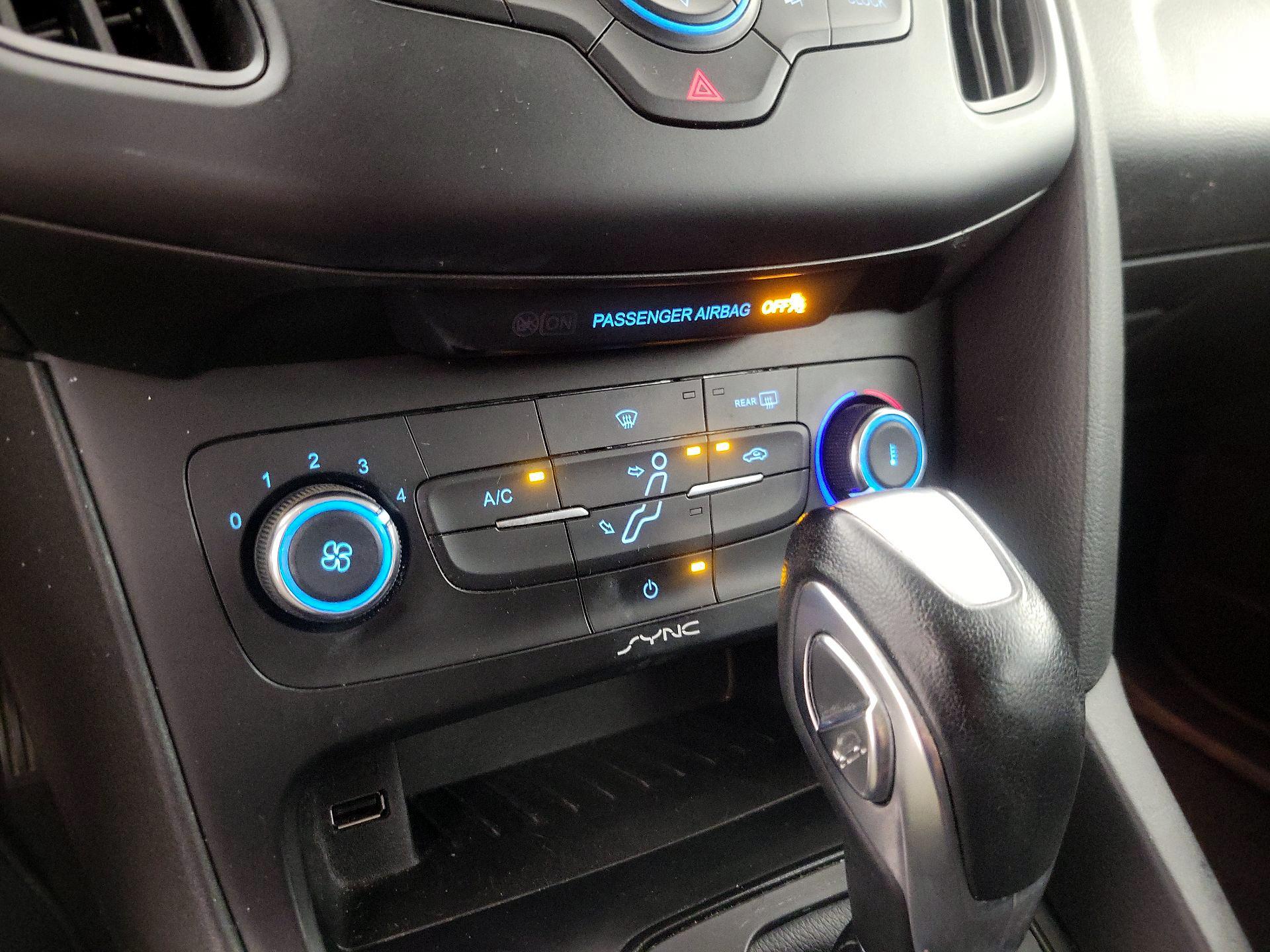 Thumbnail: 2016 Ford Focus - 16