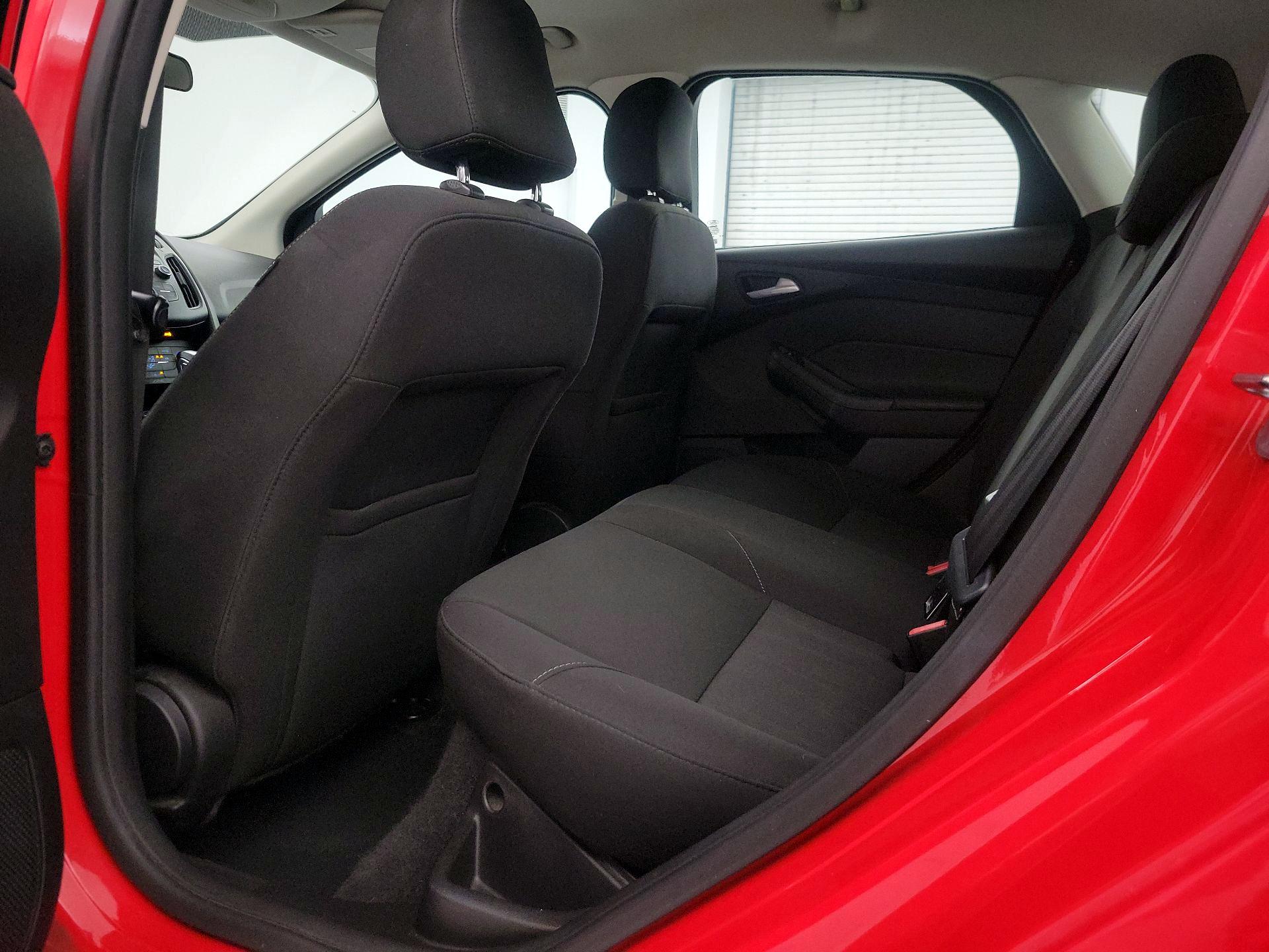 Thumbnail: 2016 Ford Focus - 19