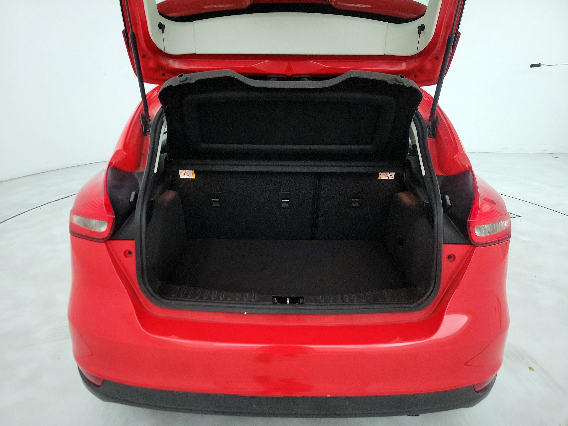 Thumbnail: 2016 Ford Focus - 20