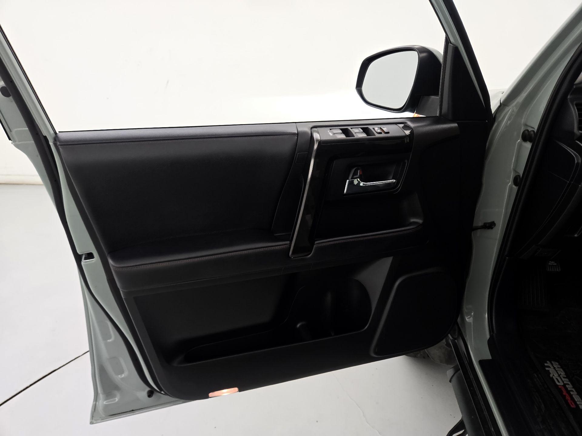 Thumbnail: 2021 Toyota 4Runner - 12
