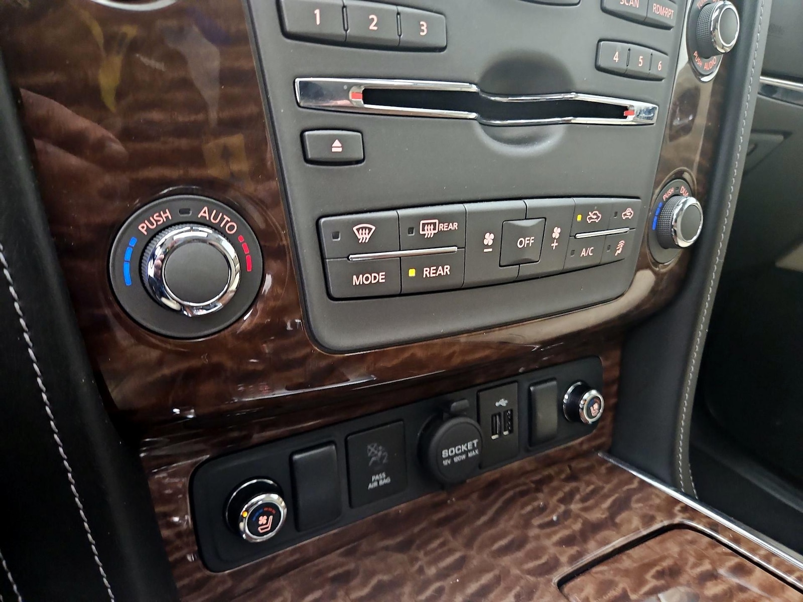 2020 Nissan Armada Platinum - Photo 18
