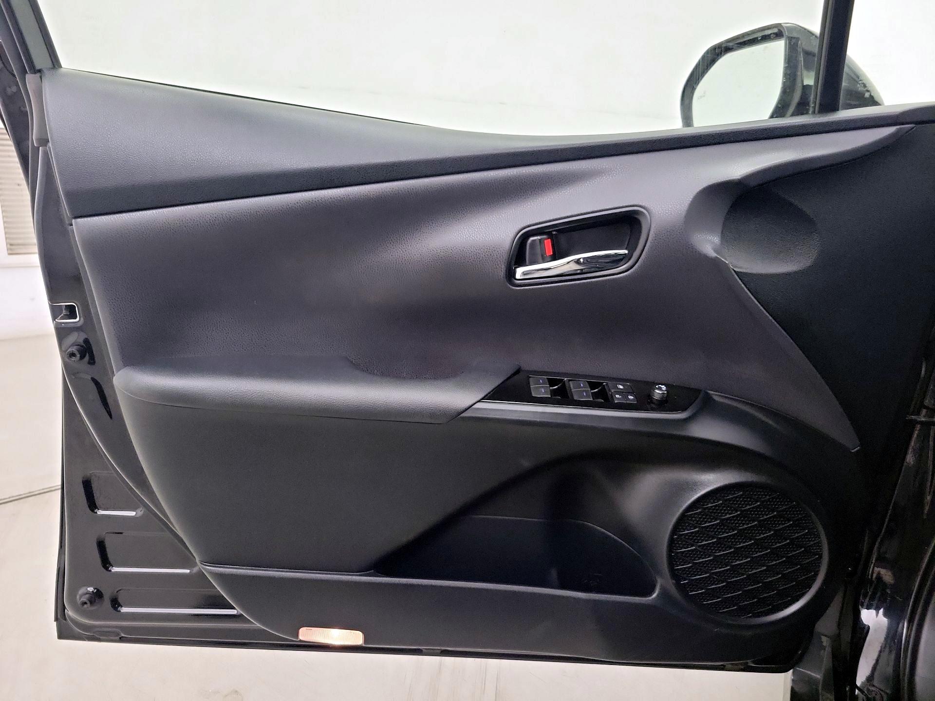 Thumbnail: 2019 Toyota Prius - 12
