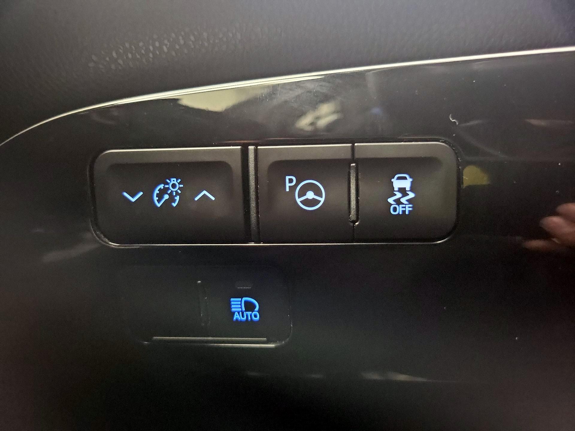 Thumbnail: 2019 Toyota Prius - 13
