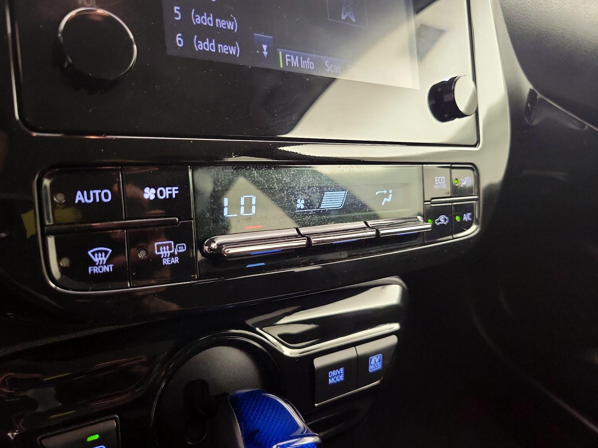Thumbnail: 2019 Toyota Prius - 16