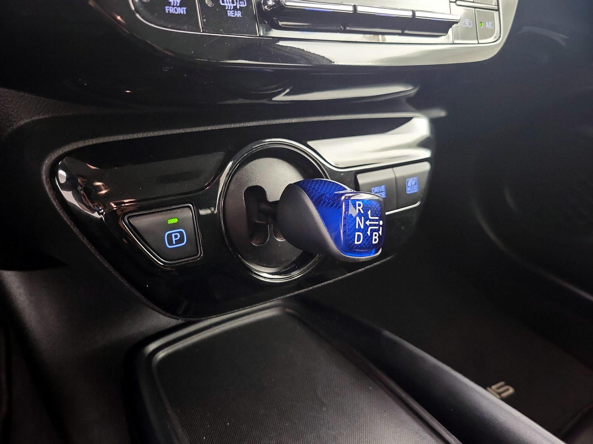 Thumbnail: 2019 Toyota Prius - 17