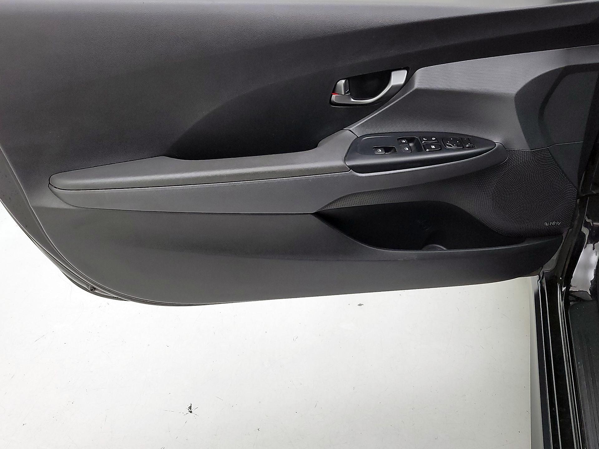 Thumbnail: 2019 Hyundai Veloster - 12