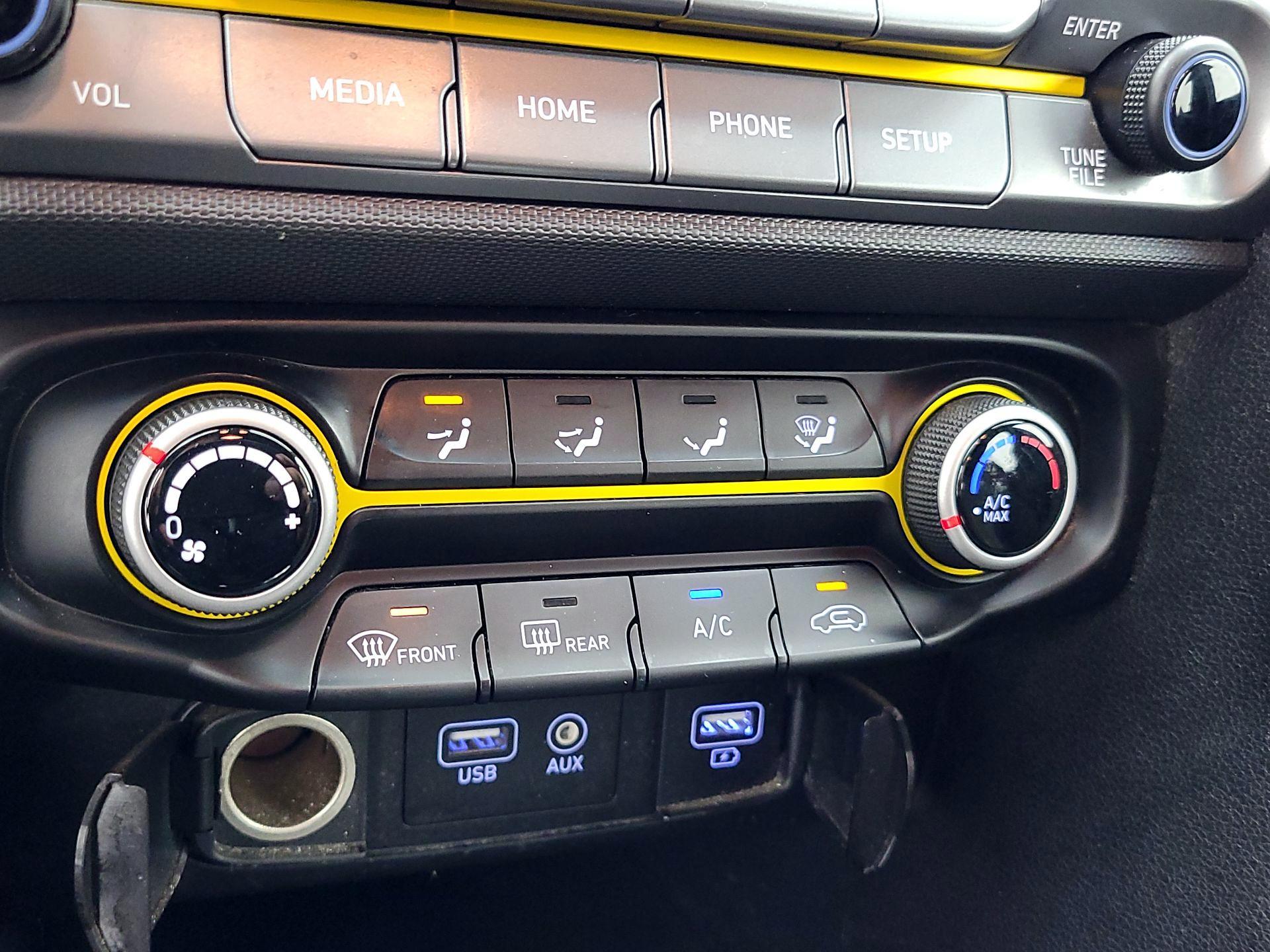 Thumbnail: 2019 Hyundai Veloster - 16