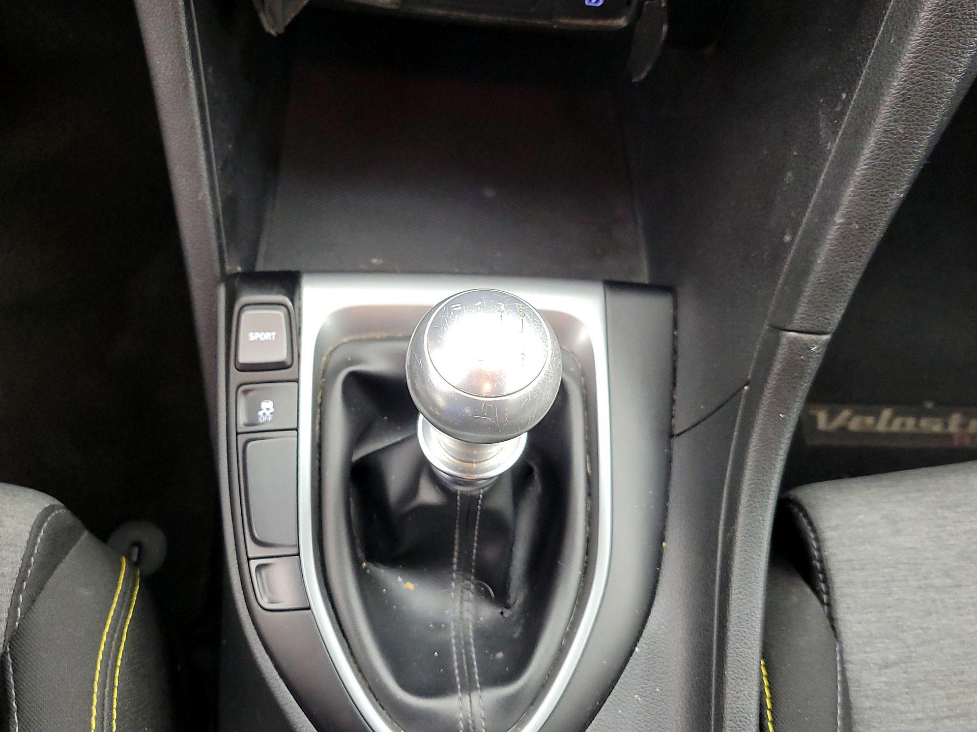 Thumbnail: 2019 Hyundai Veloster - 17
