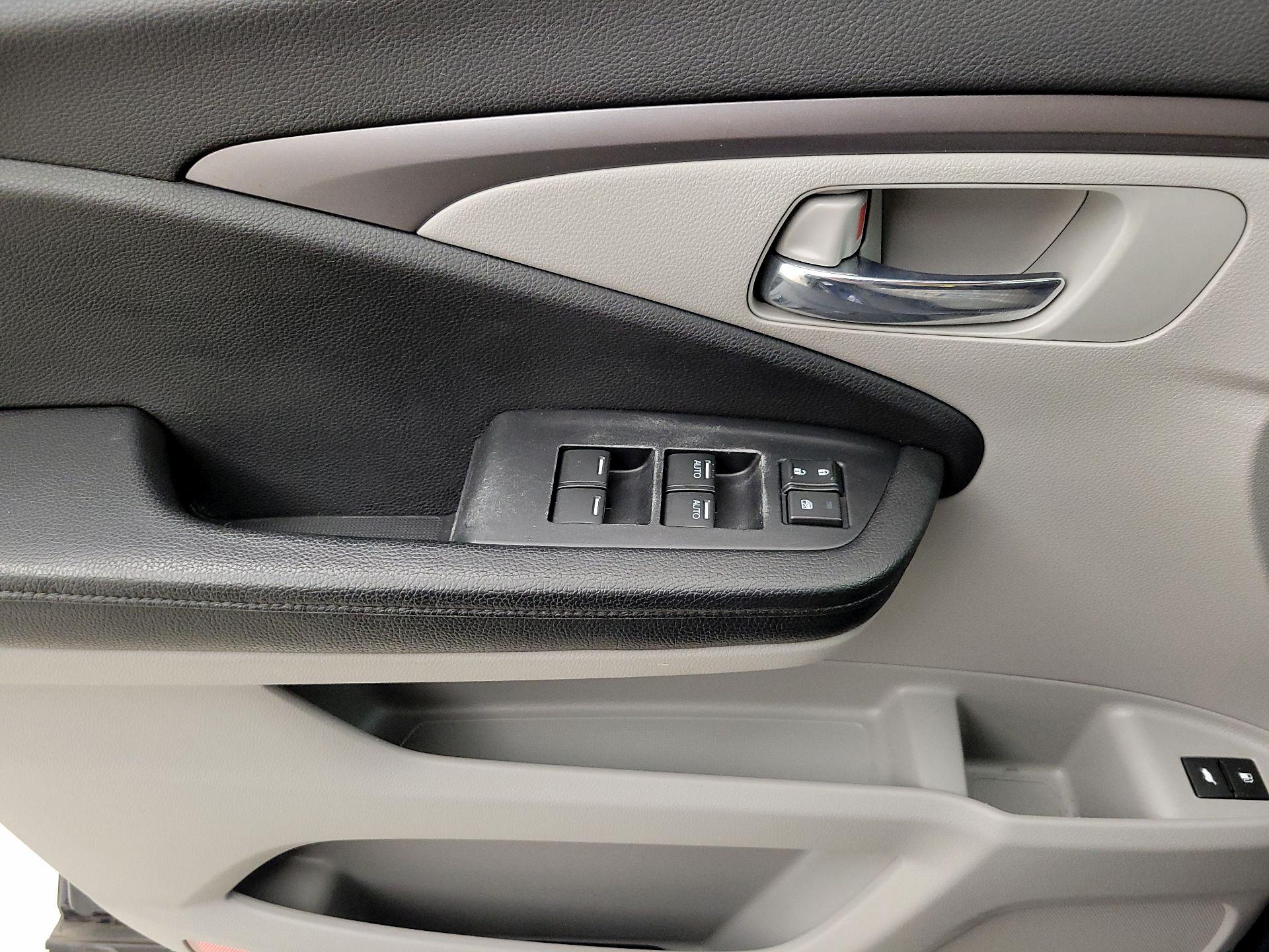Thumbnail: 2016 Honda Pilot - 12